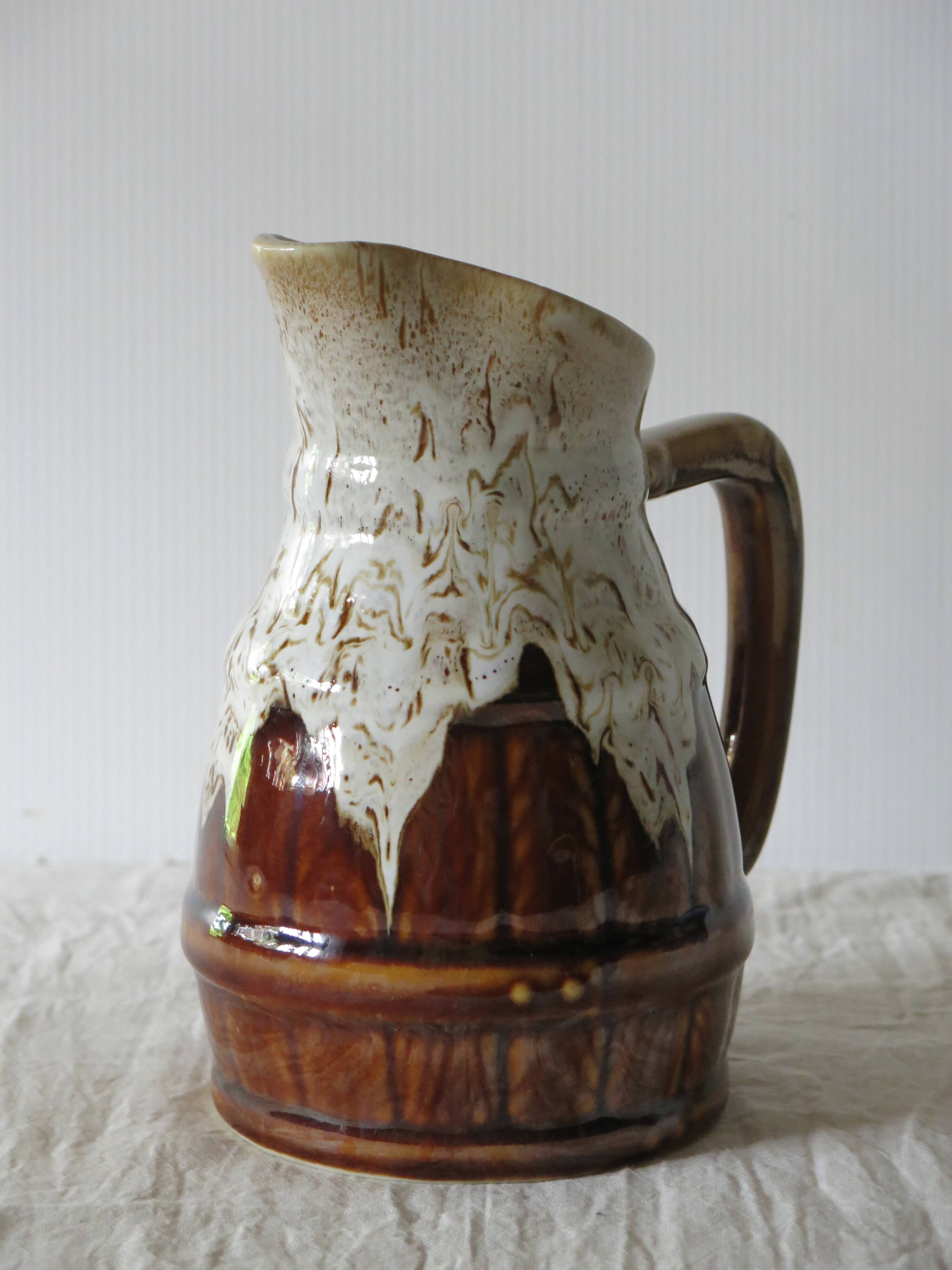 Très joli pichet à vin en très bon état