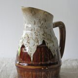 Very pretty wine pitcher in very good condition