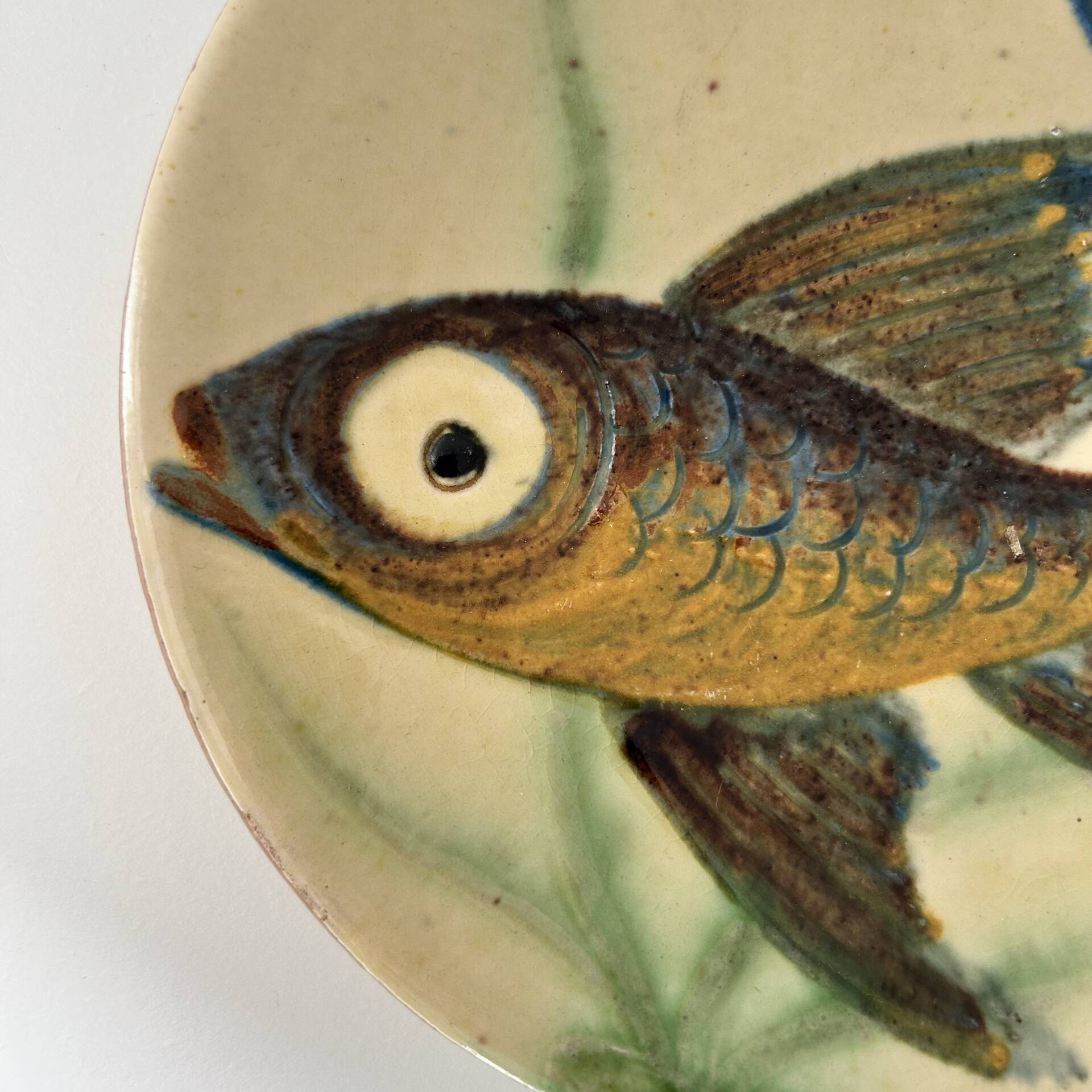 Small fish dish signed by Puigdemont