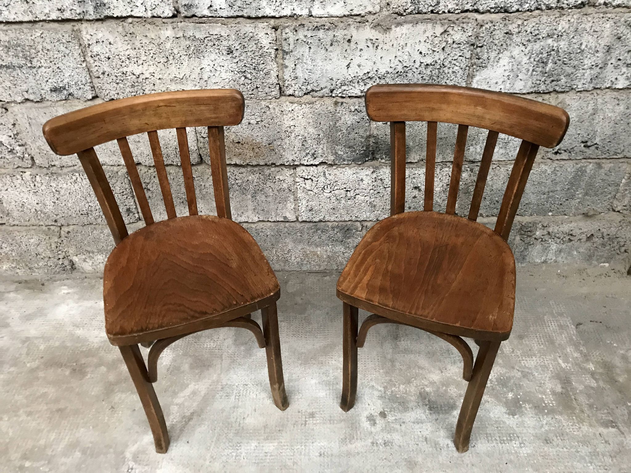 Pair of bistro chairs troquet Parisien in curved wood 1950