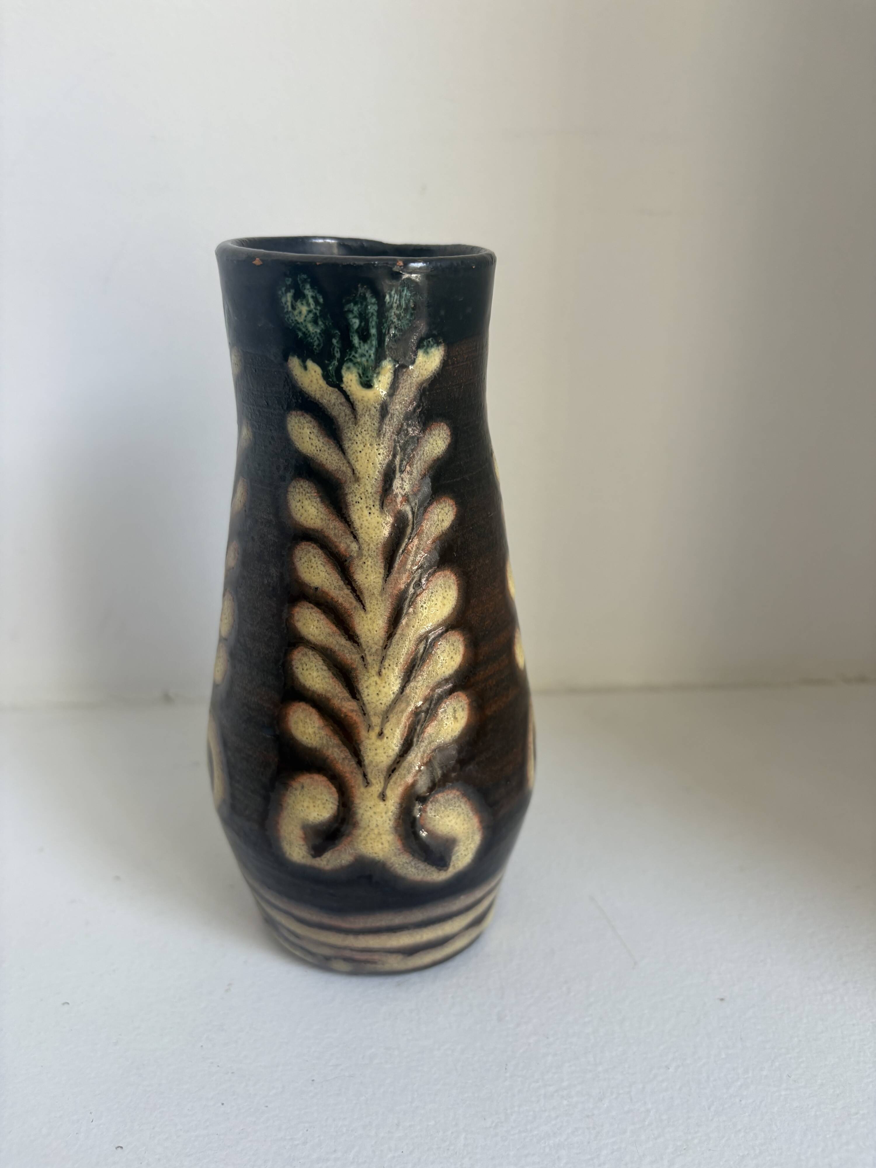 Set of 10 decorative items