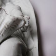 Basin in fine porcelain decorated with 2 angels, Germany 1900-1930