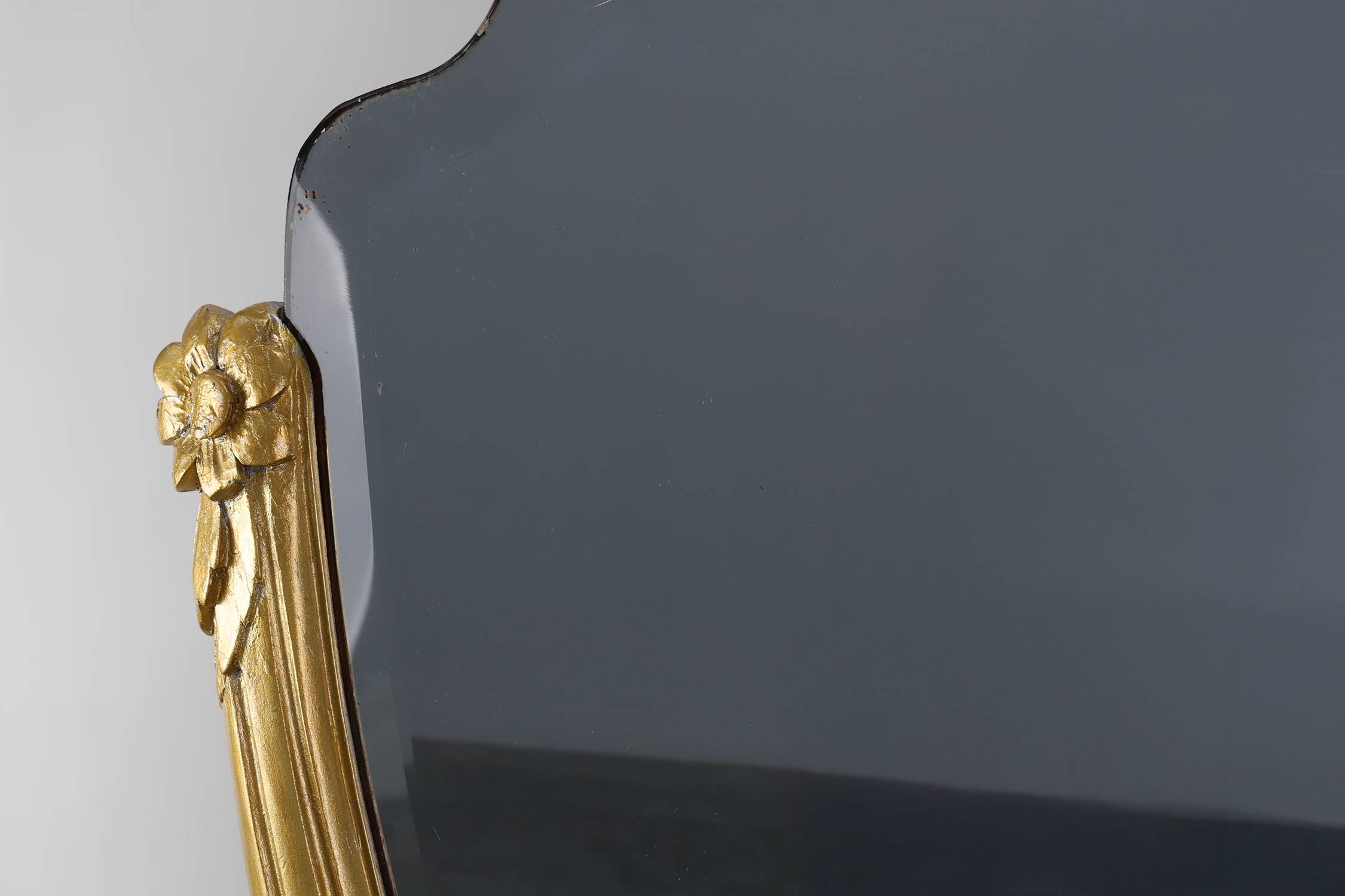 Oval Art Deco carved Gilt Wooden Mirror, France ca. 1920