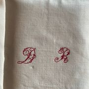 Chemin de table en lin monogrammé