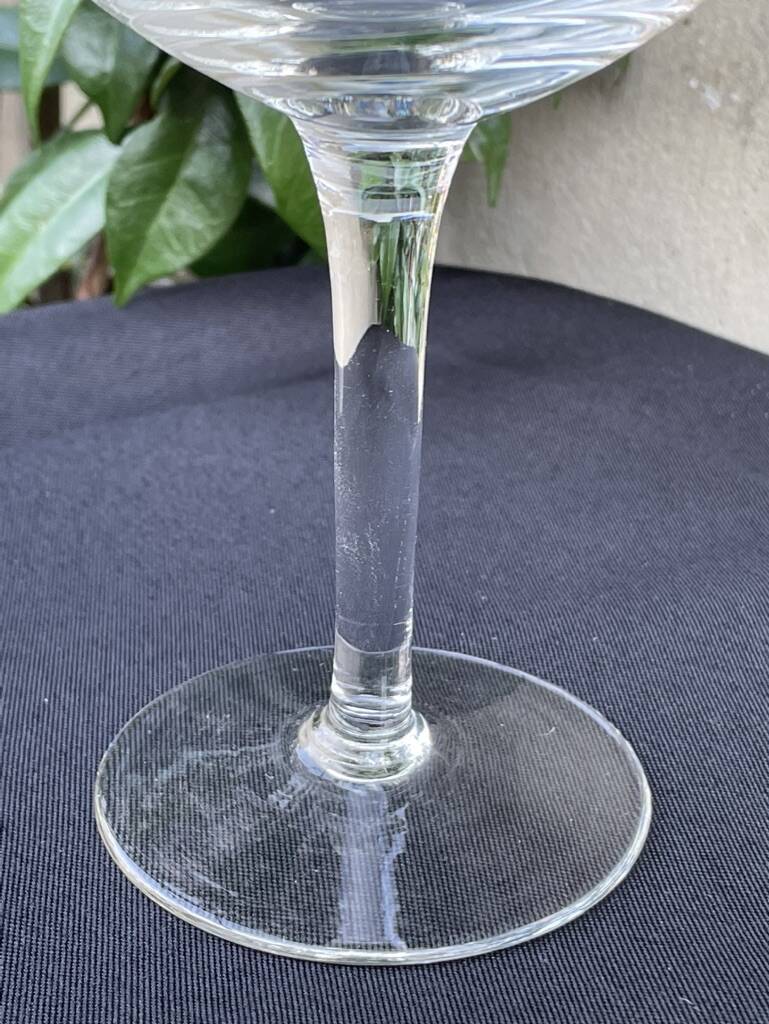 6 blown glass champagne glasses with cut bee decoration