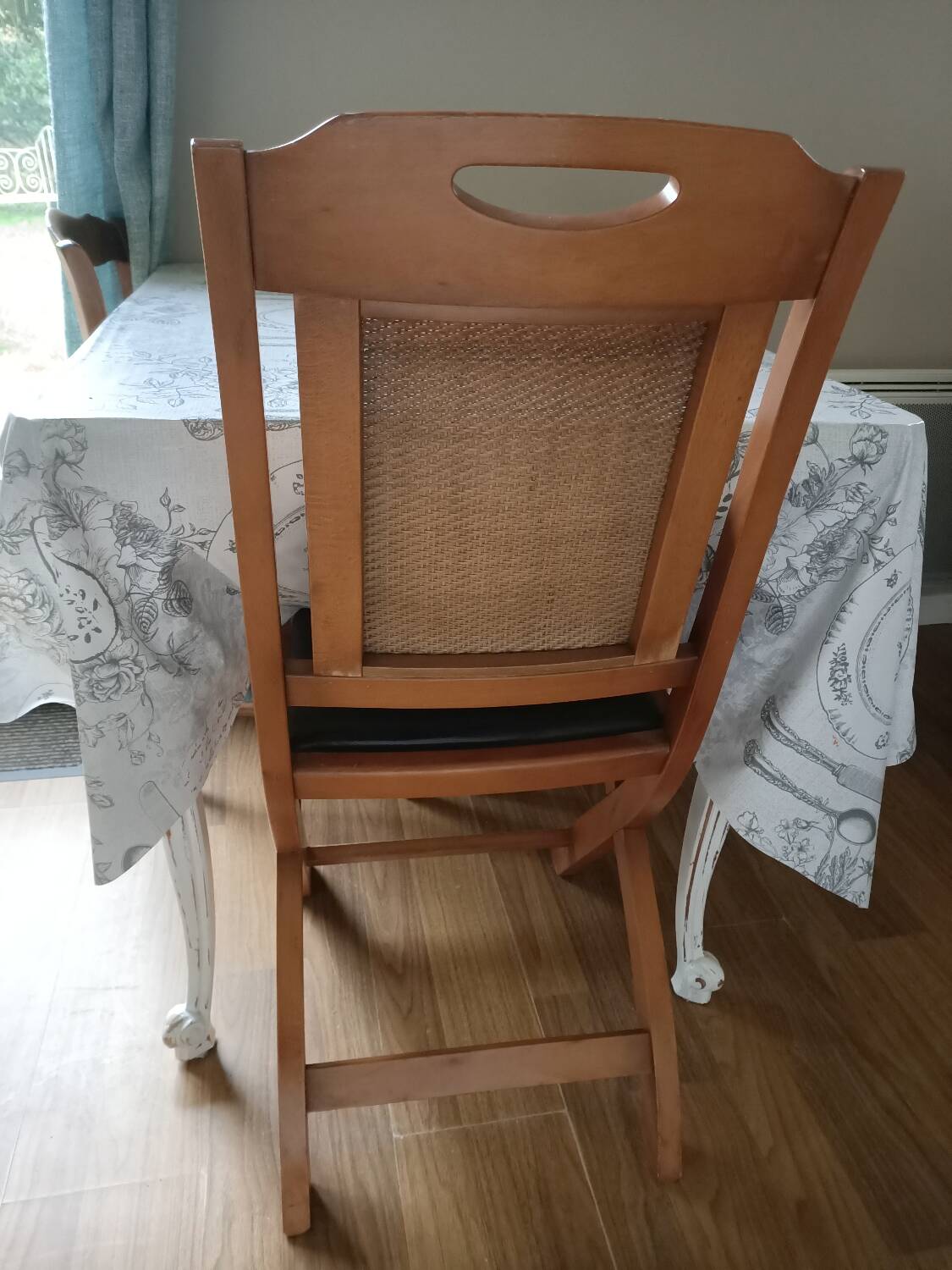 Set of 4 wood and leather chairs