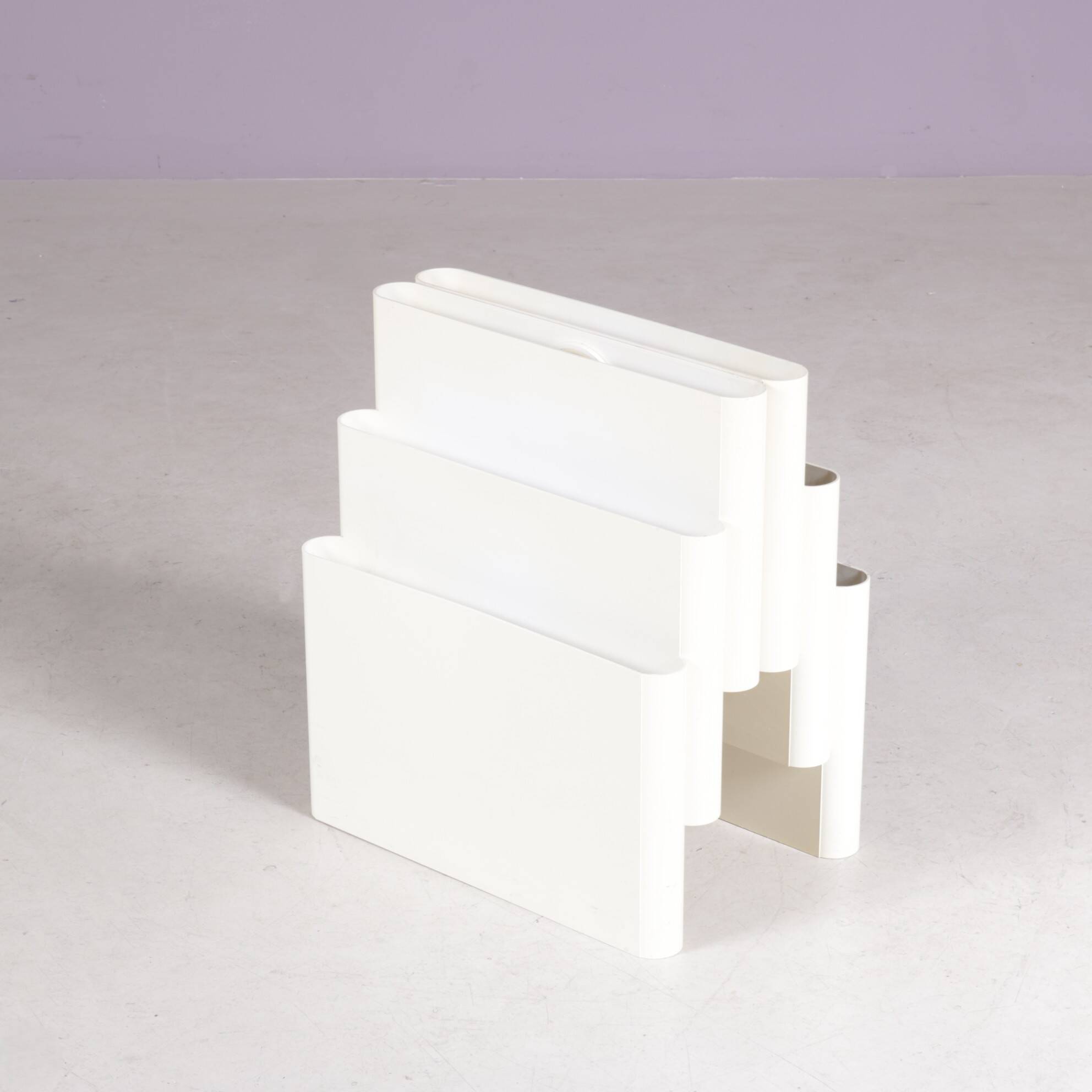 1970s Large model white plastic magazine rack / Giotto Stoppino / Kartell,