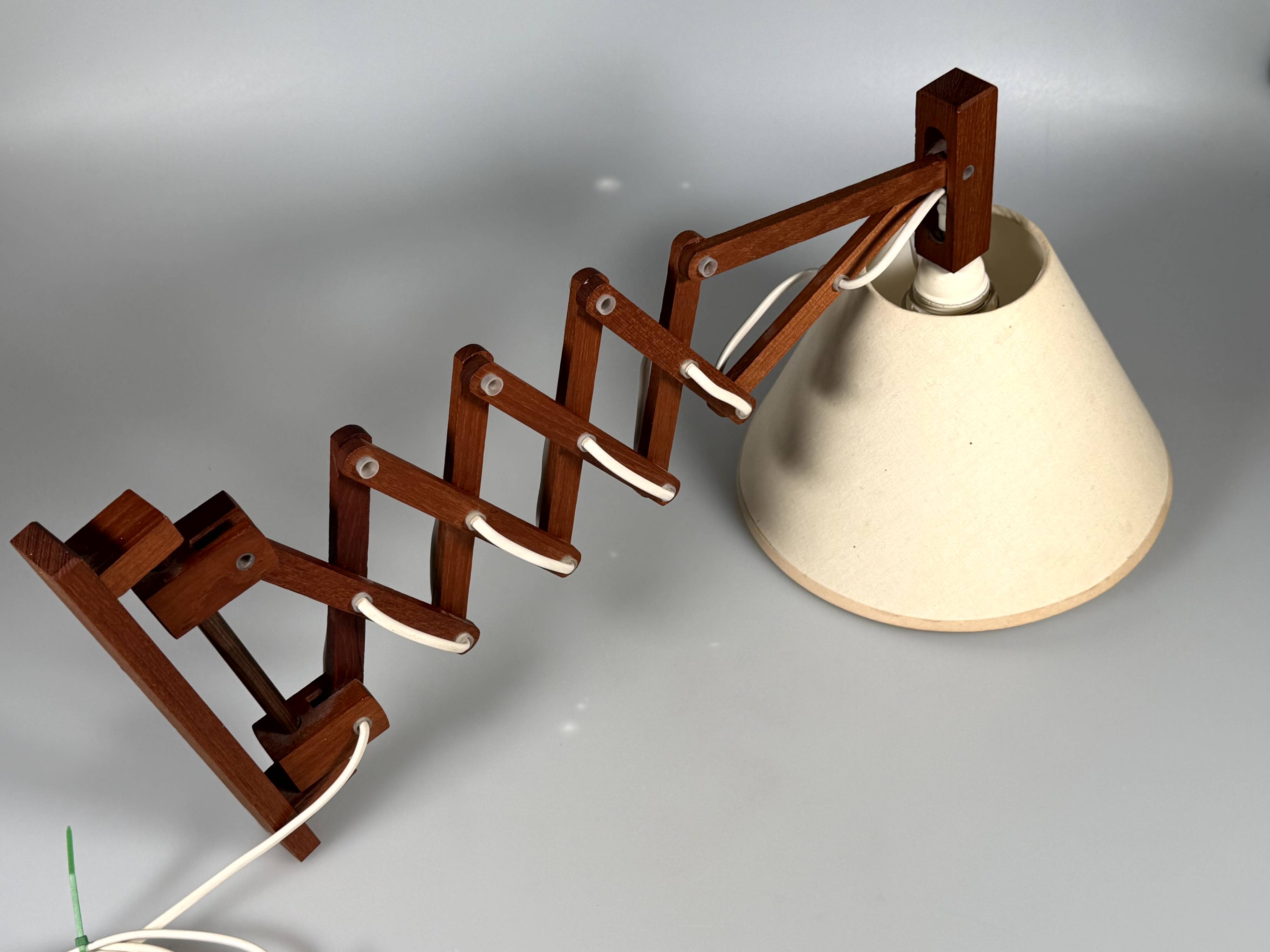 Applique murale des années 1960 1970, lampe ciseaux en teck, Danemark, design danois
