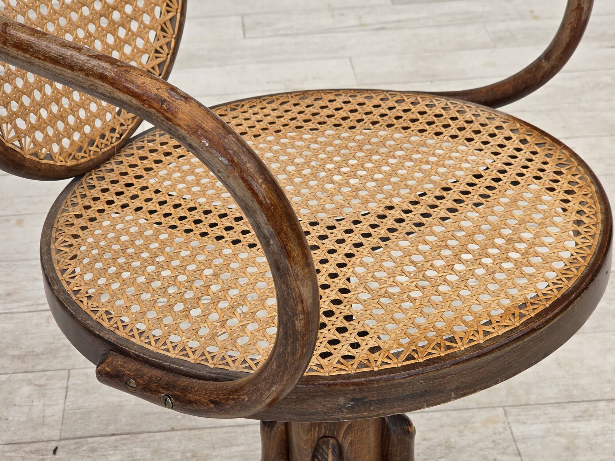 1950s, swivel armchair, bent wood, furniture mesh.
