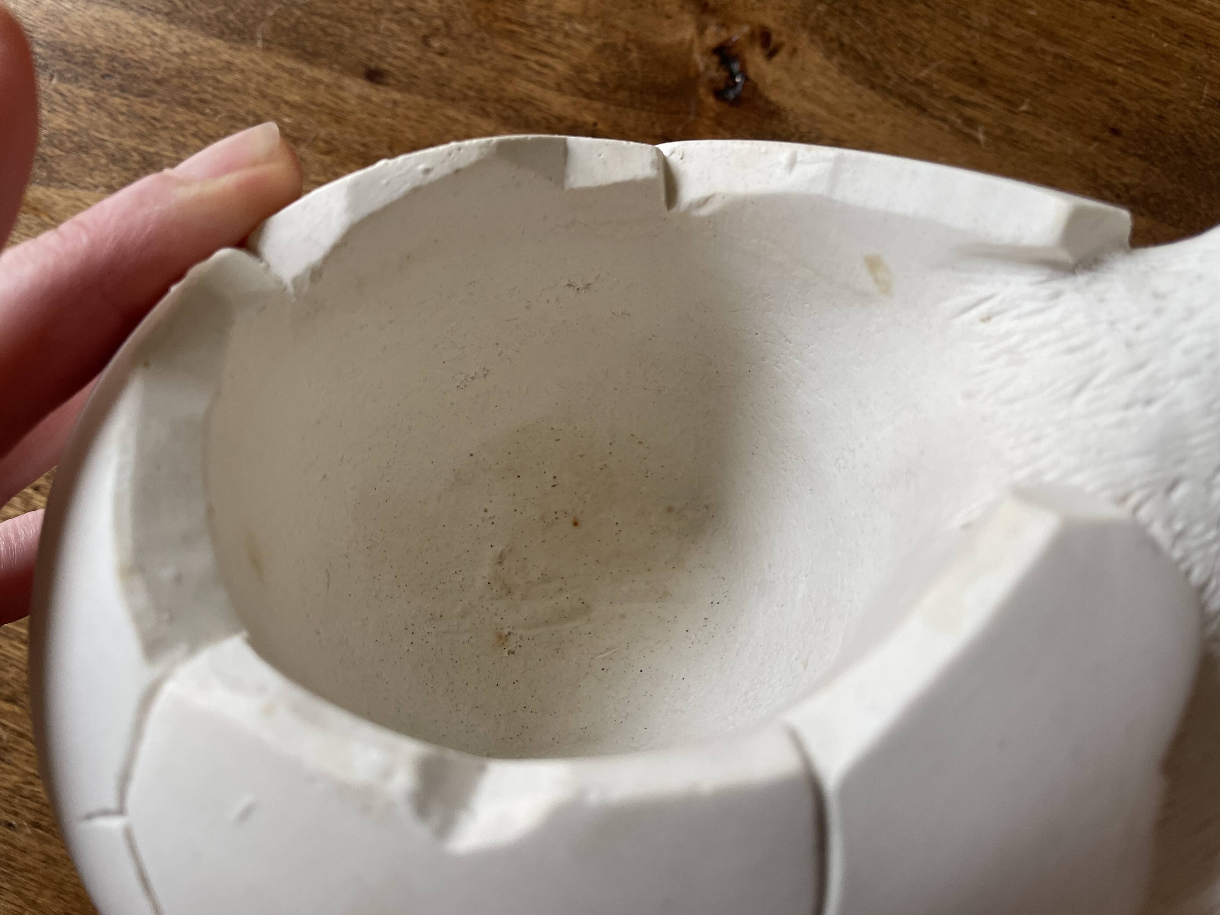 Chick in its egg, decorative plaster - empty pocket