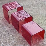 Set of 3 nesting tables in red plexiglass from the 70-80s