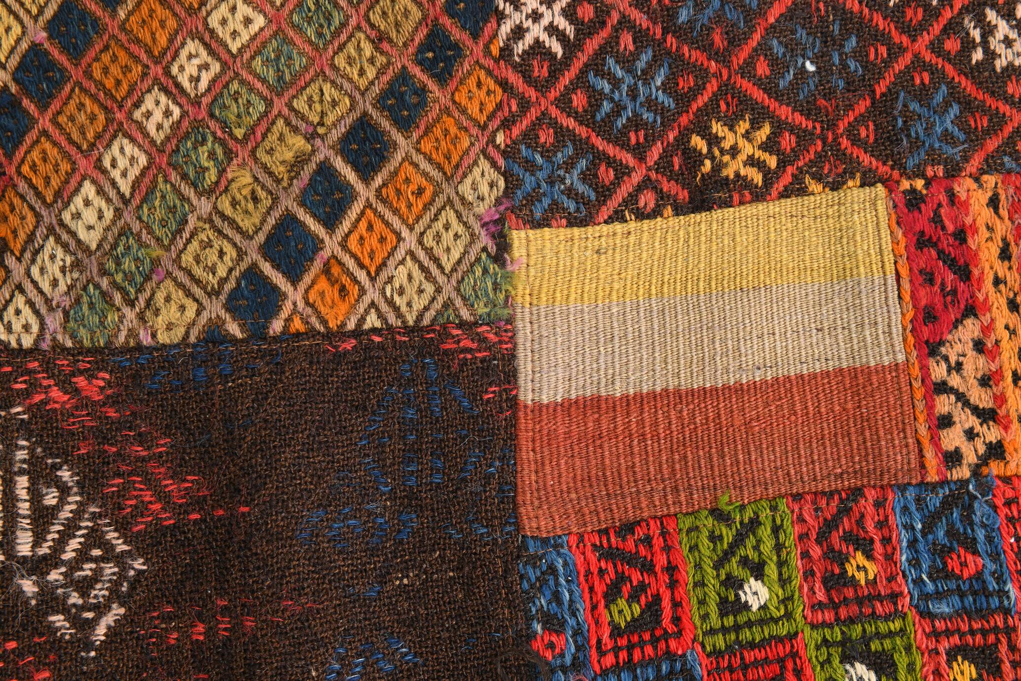 Tapis Kilim fait main contemporain rouge et marron, 165x240 cm