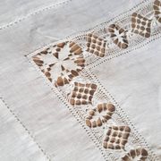 Nappe brodée main