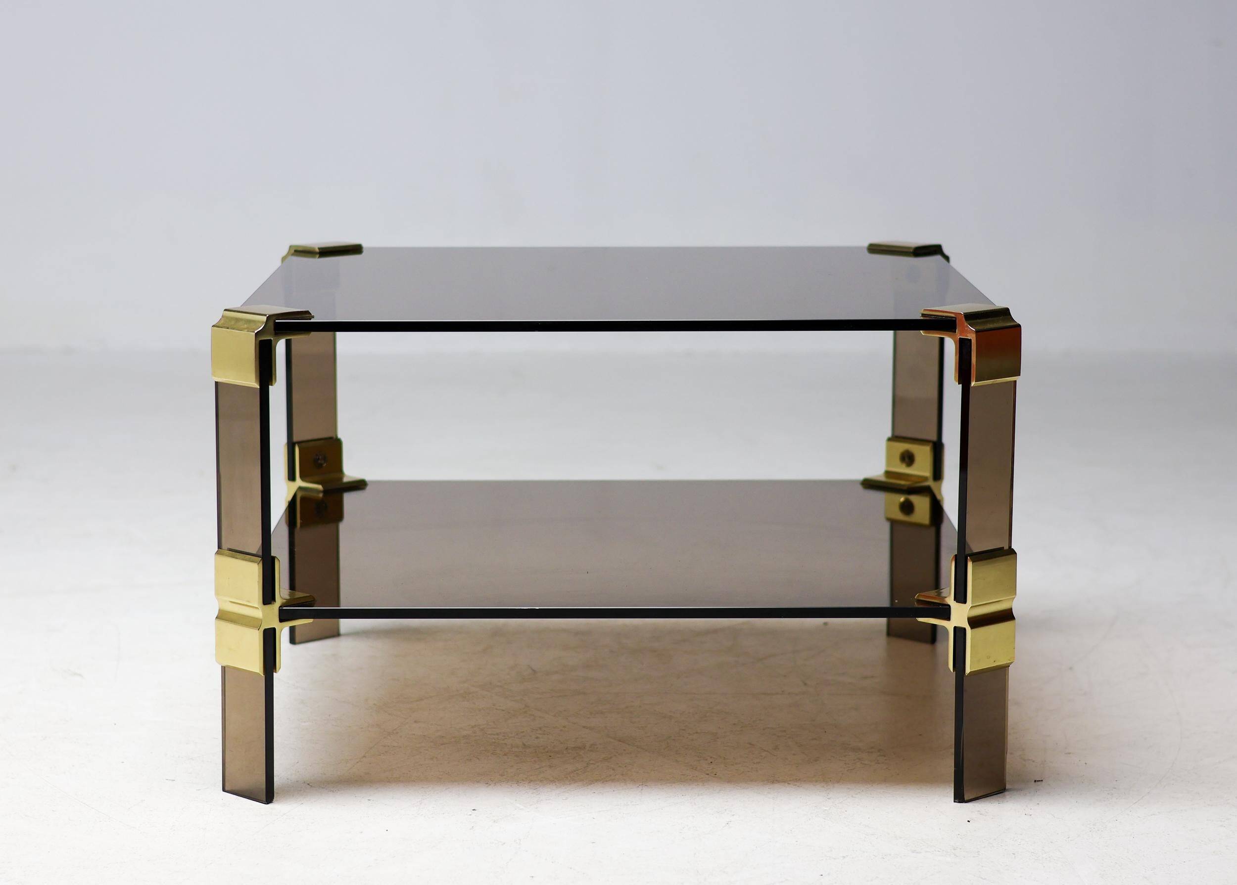 Hollywood Regency coffee table in brass and smoked glass, chic two-tier coffee table.
