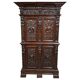 Cabinet d’apparat en bois richement sculpté dans le goût Renaissance