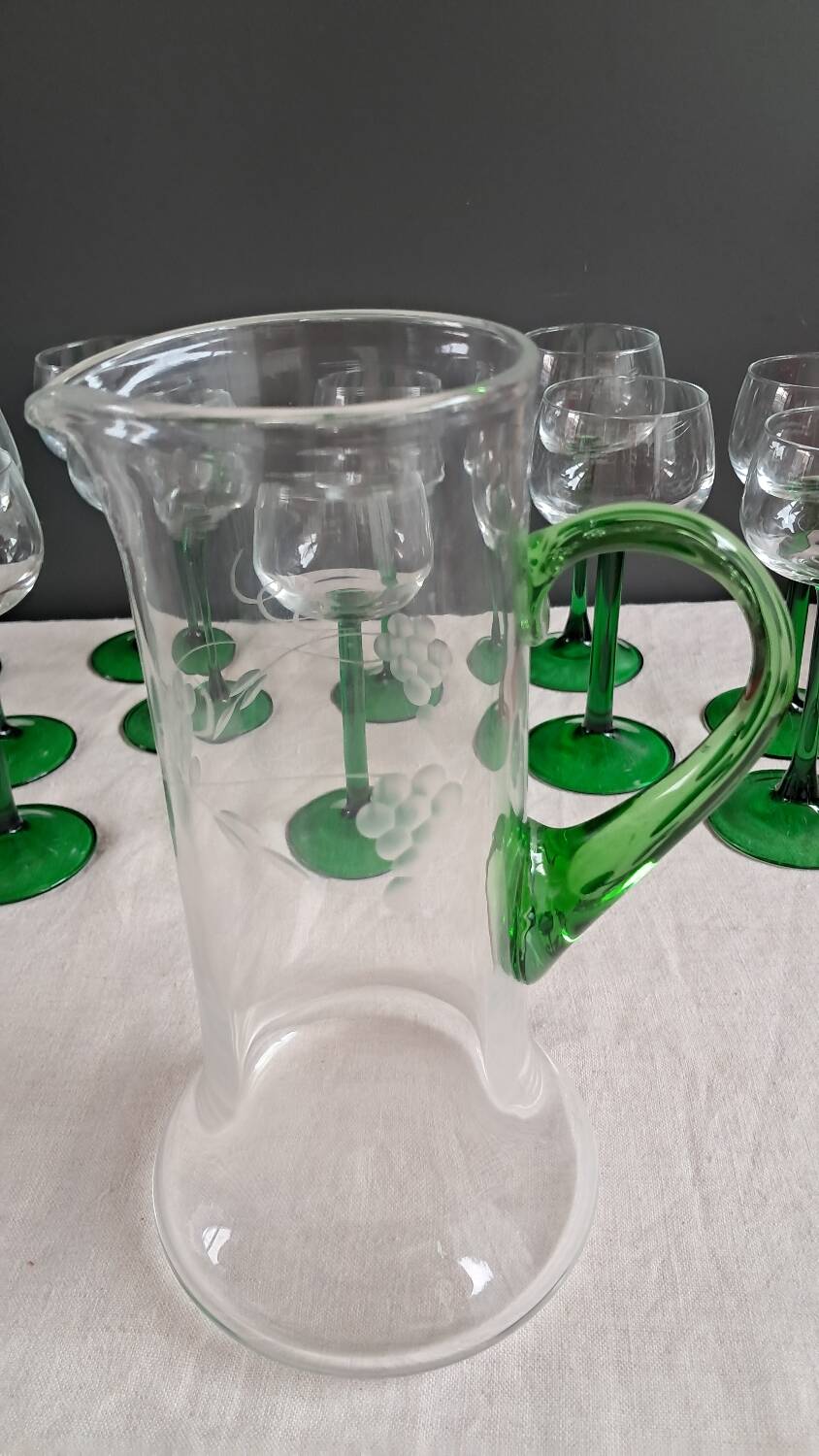 Carafe and balloon glasses for Alsace wine