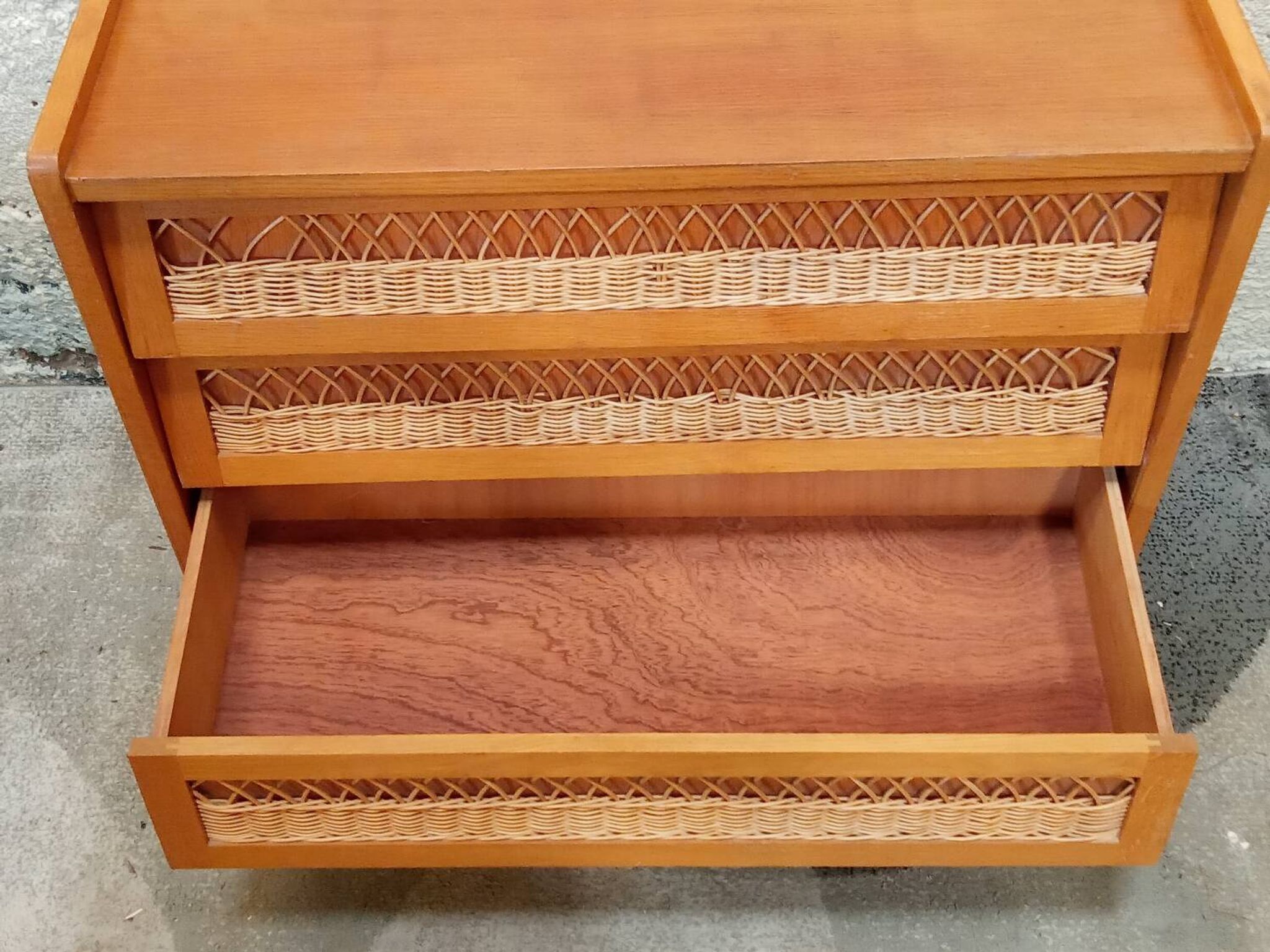 Wooden and rattan chest of drawers from the 50s/60s