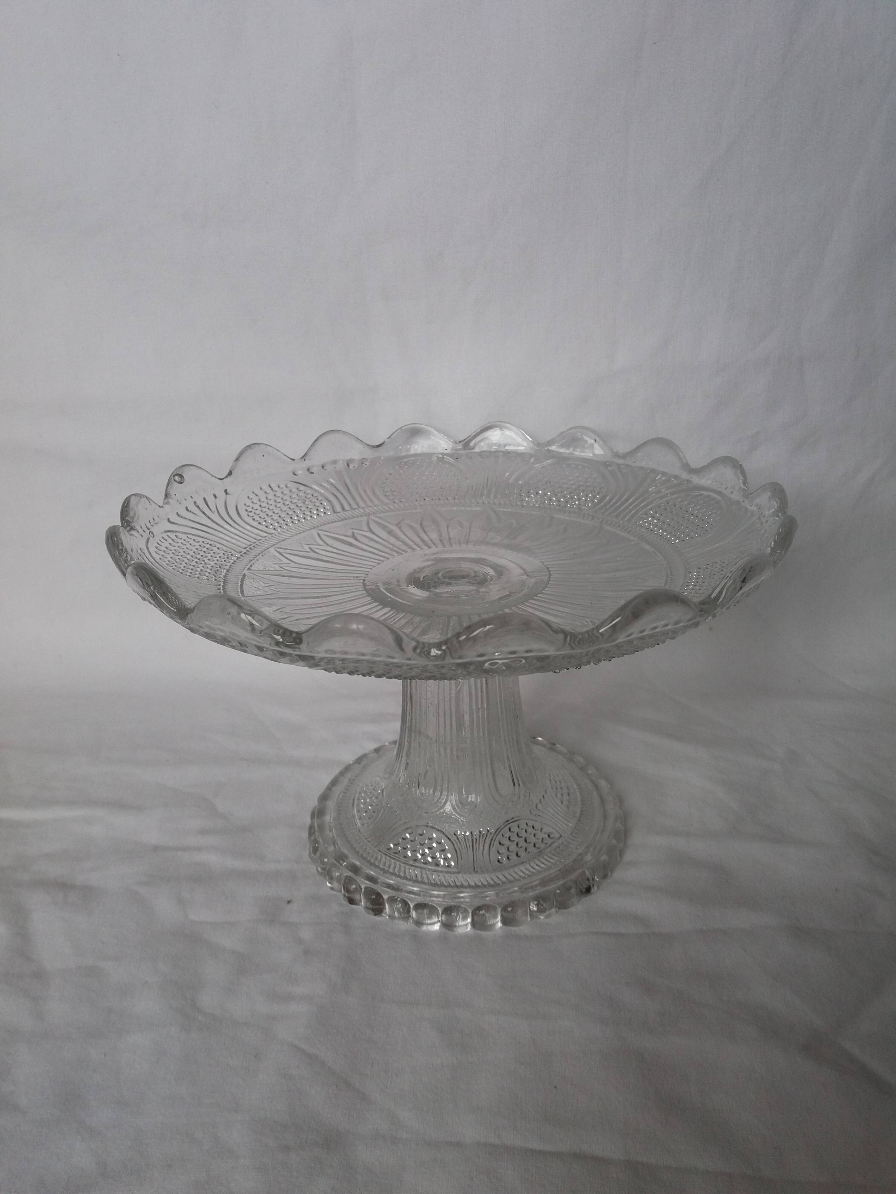 Presentation dish on pedestal cake display