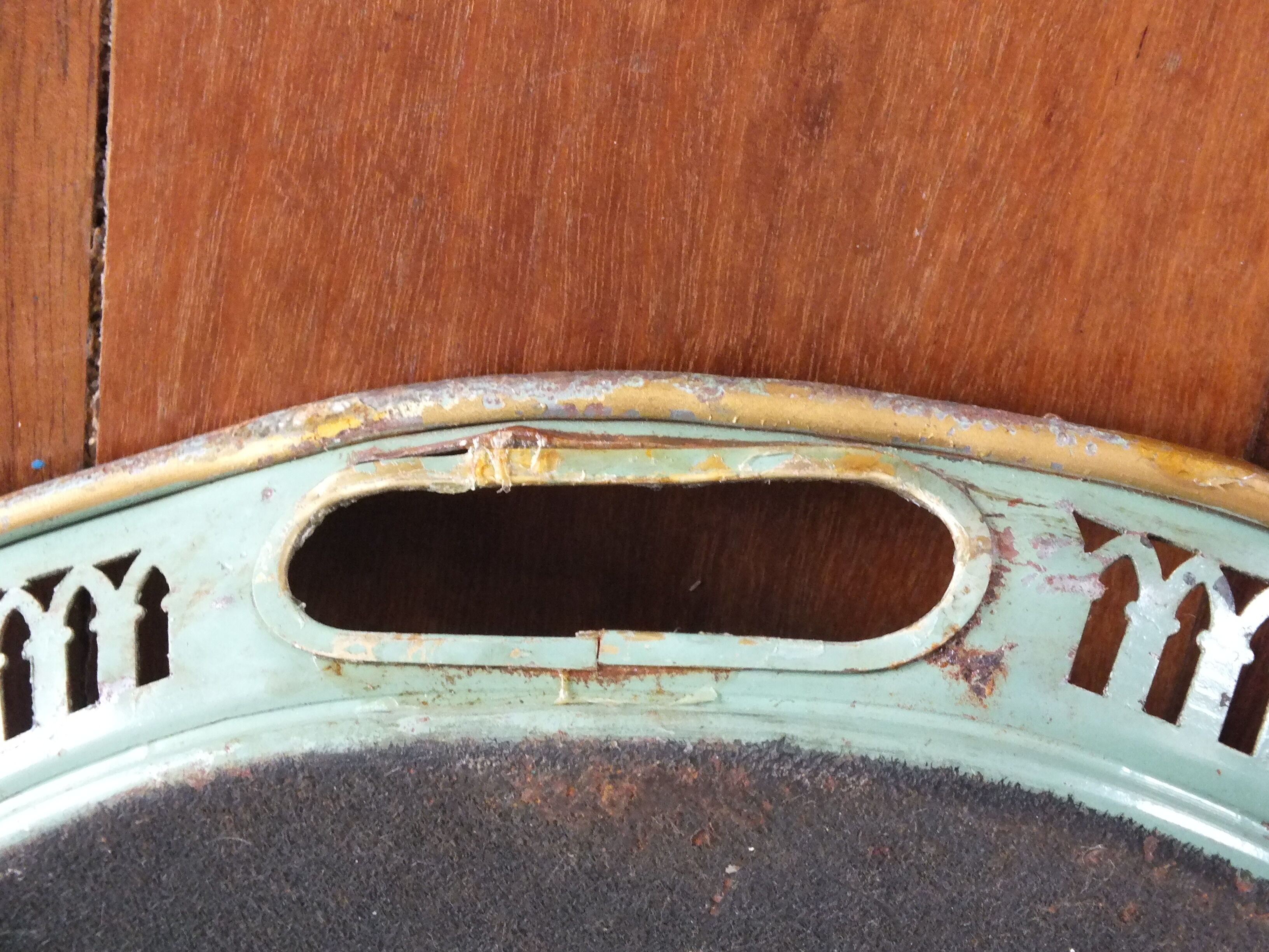 Tray with a plate gallery painted floral decoration