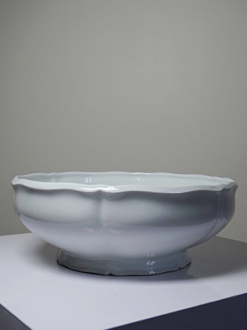 Large vintage salad bowl in white Limoges porcelain, 1960s-1980s.