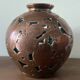 Vase boule en verre à motifs arabesques métalliques