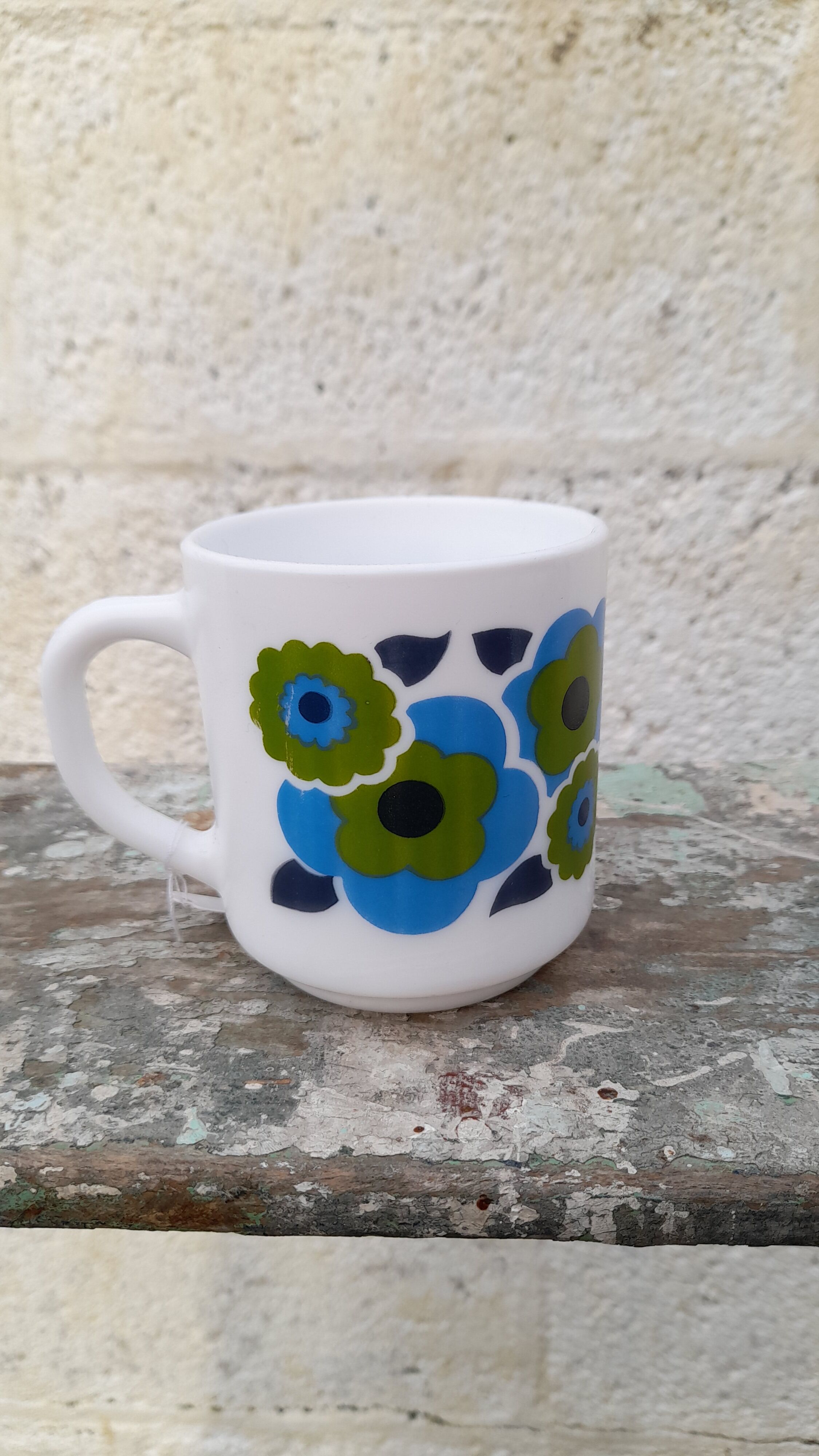 Mug arcopal lotus pattern