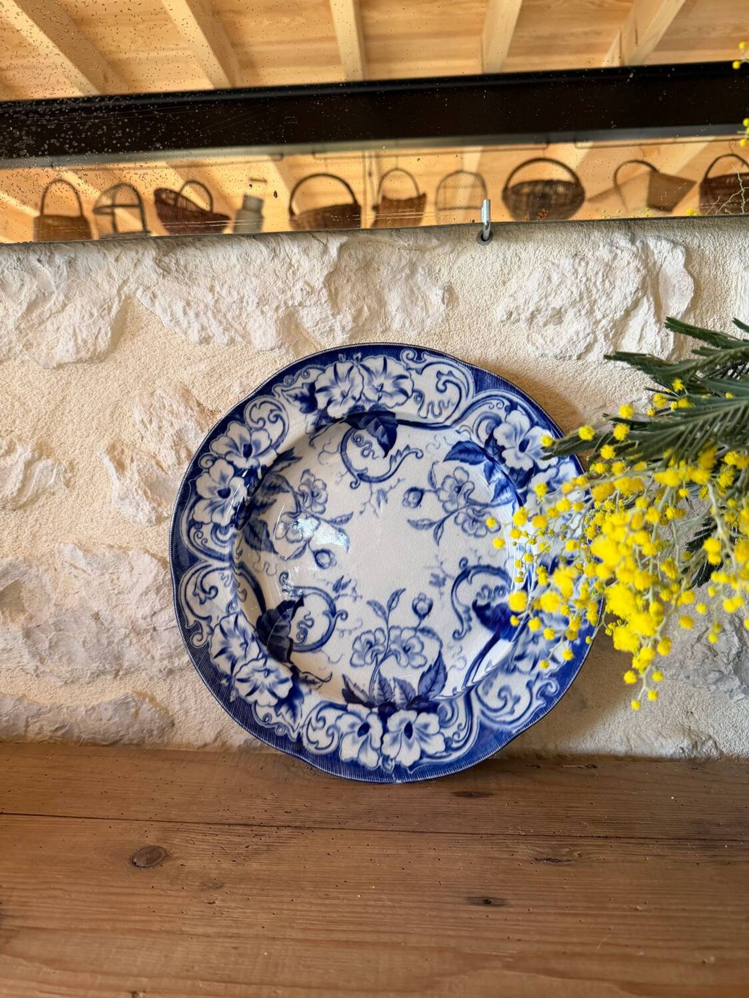 Round plate in ironstone Creil and Montereau model Flora