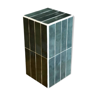 Ceramic tile column