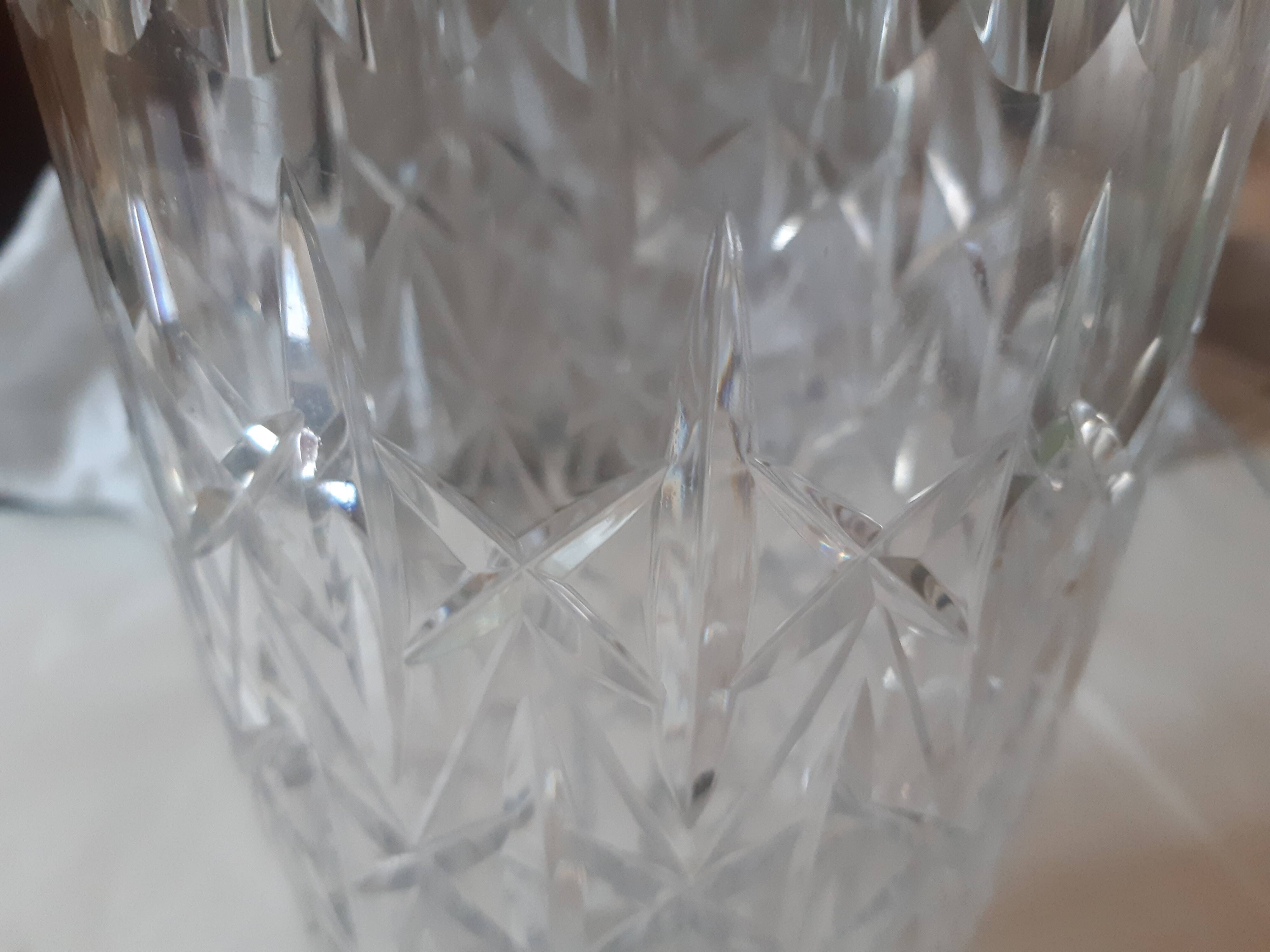 Grand vase en cristal ciselé