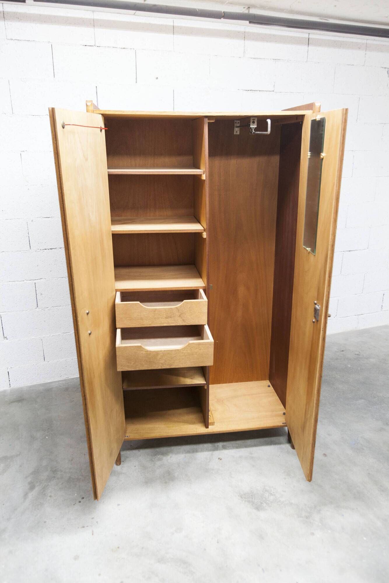 1950s Mid-Century Modern oak wardrobe with 2 doors and 2 drawers.