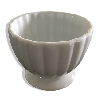 Scalloped porcelain cup