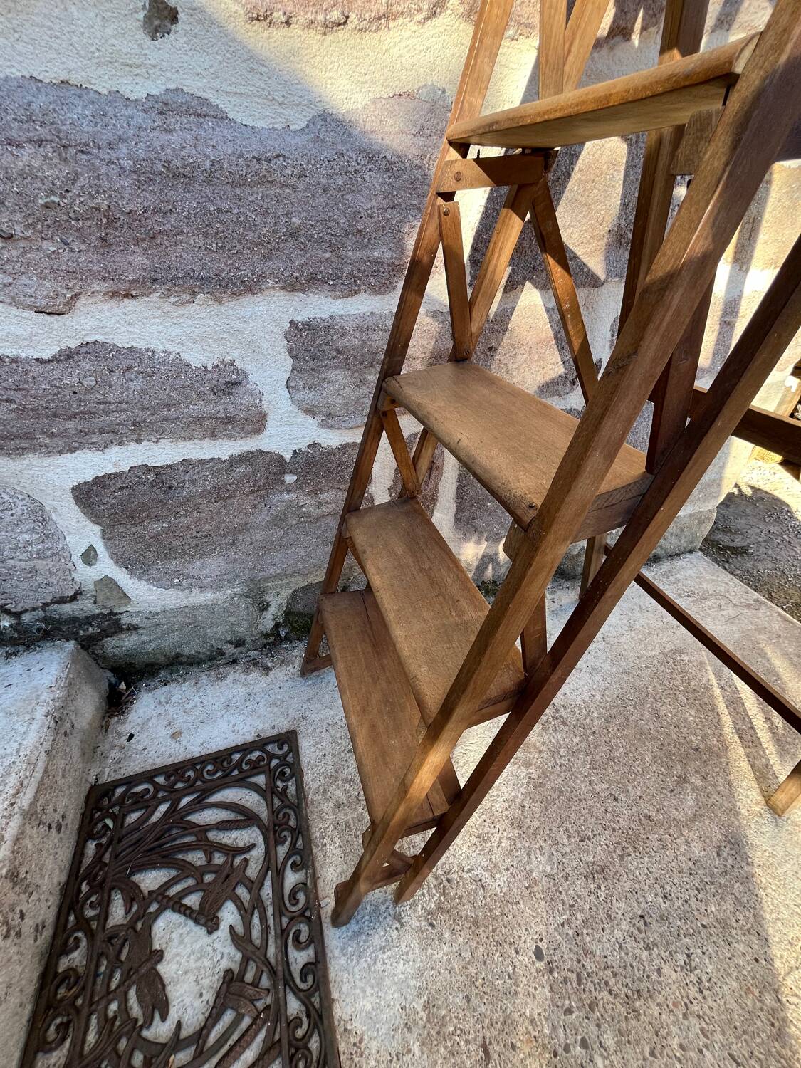 Painter's stepladder