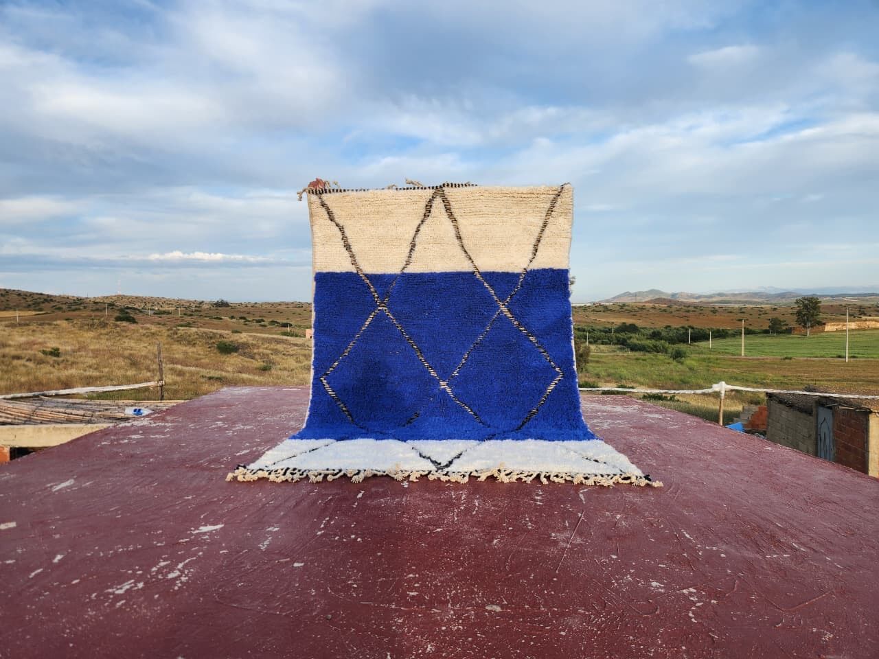 Cobalt and ecru Beni Ouarain rug in wool – 250 x 150 cm