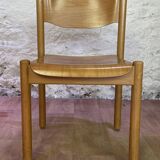Suite de 6 chaises en bois vintage empilables
