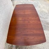 Table scandinave