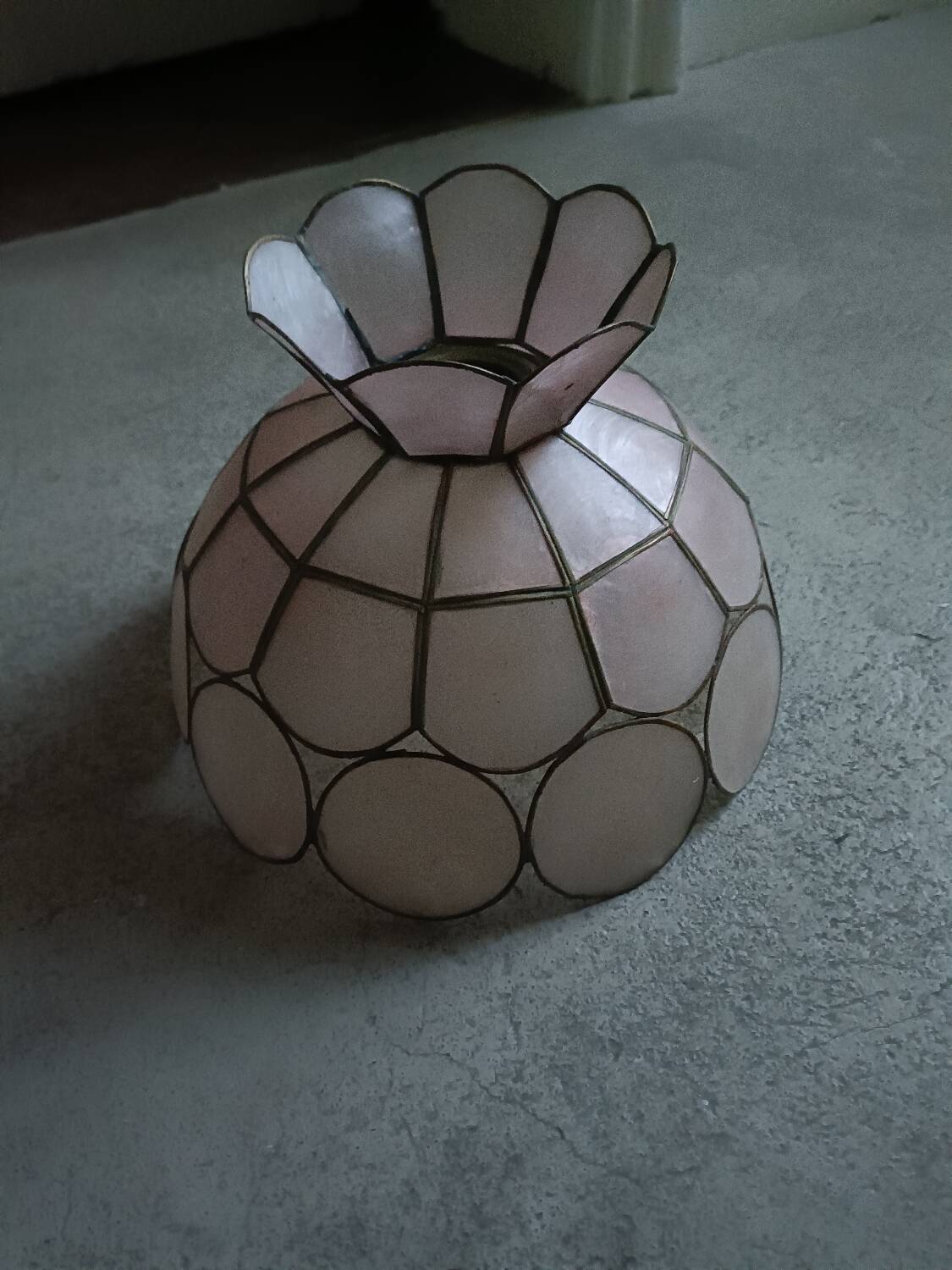 Pink mother-of-pearl lampshade