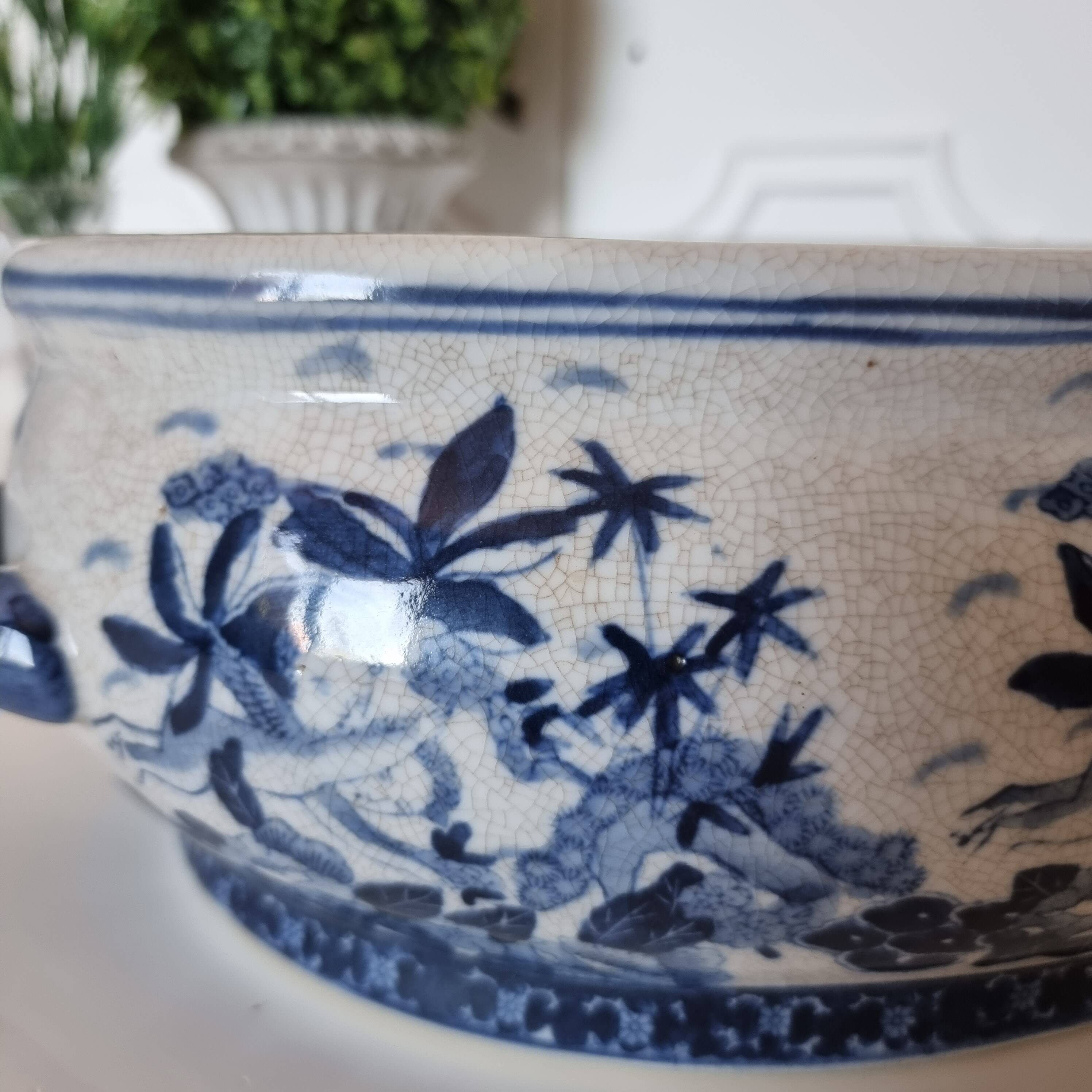 Beautiful Chinese glazed porcelain cachepot or pot, an authentic piece