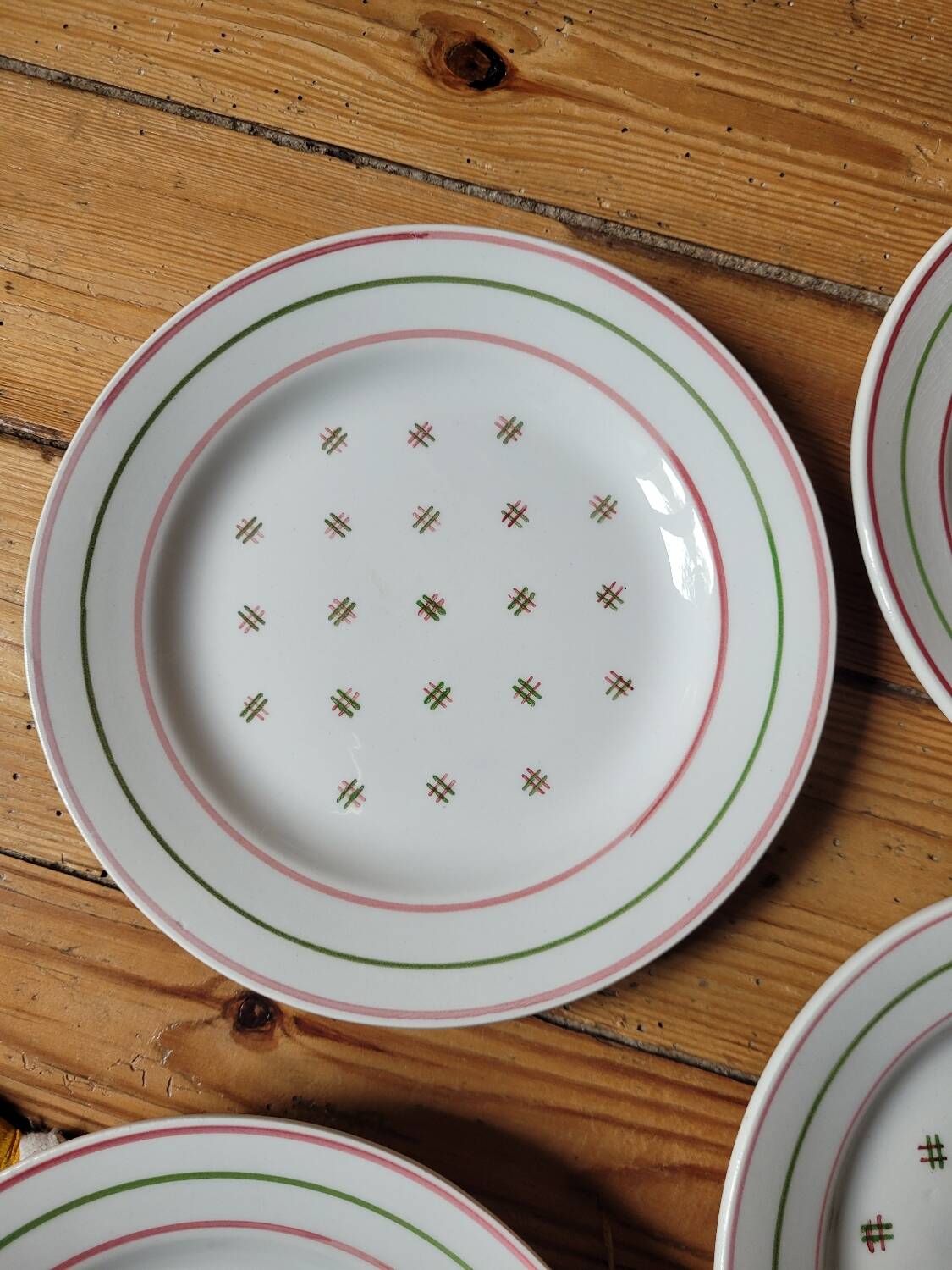 Set of 6 K&G Luneville dessert plates