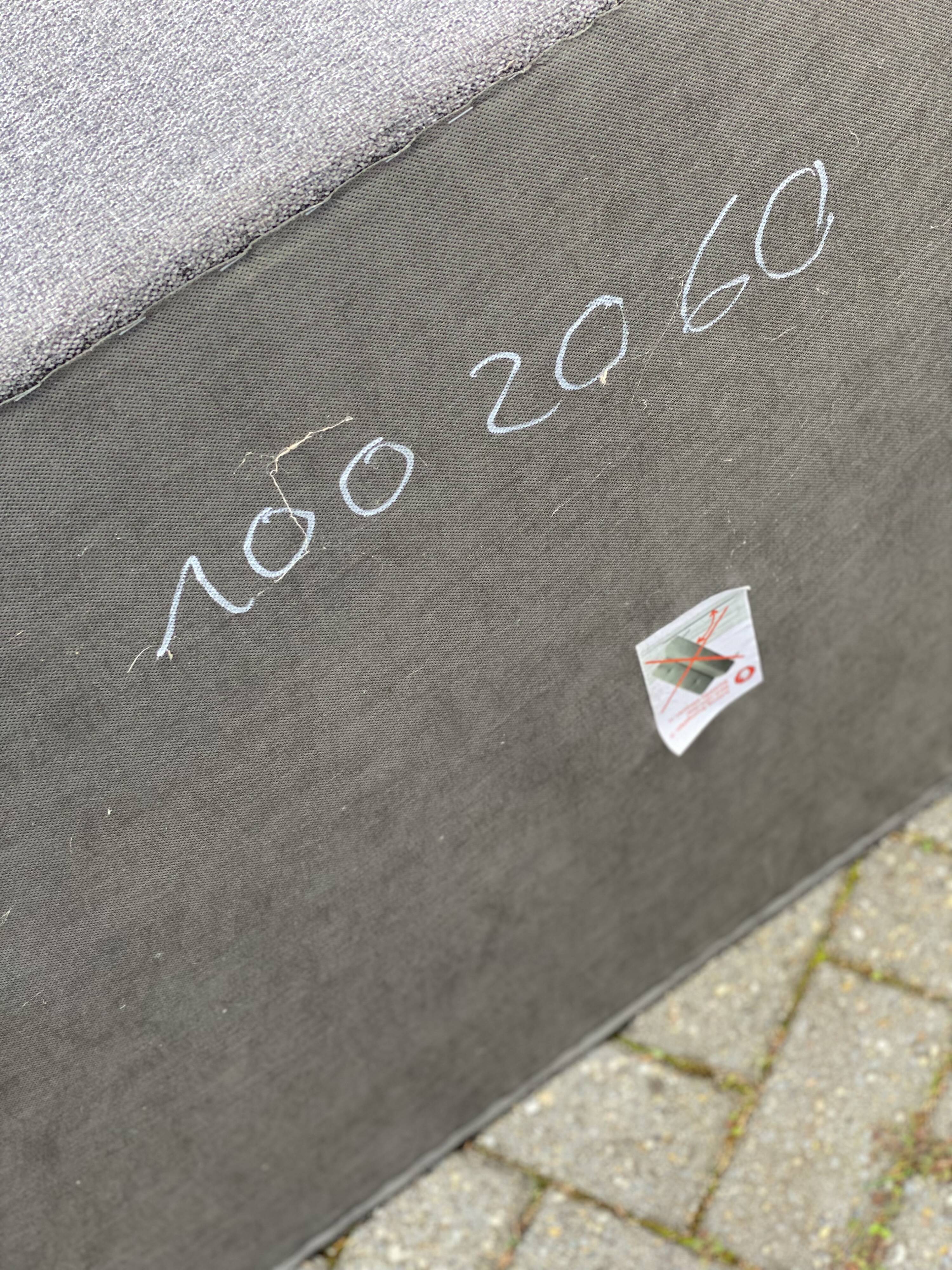 Contemporary 3-seat bench