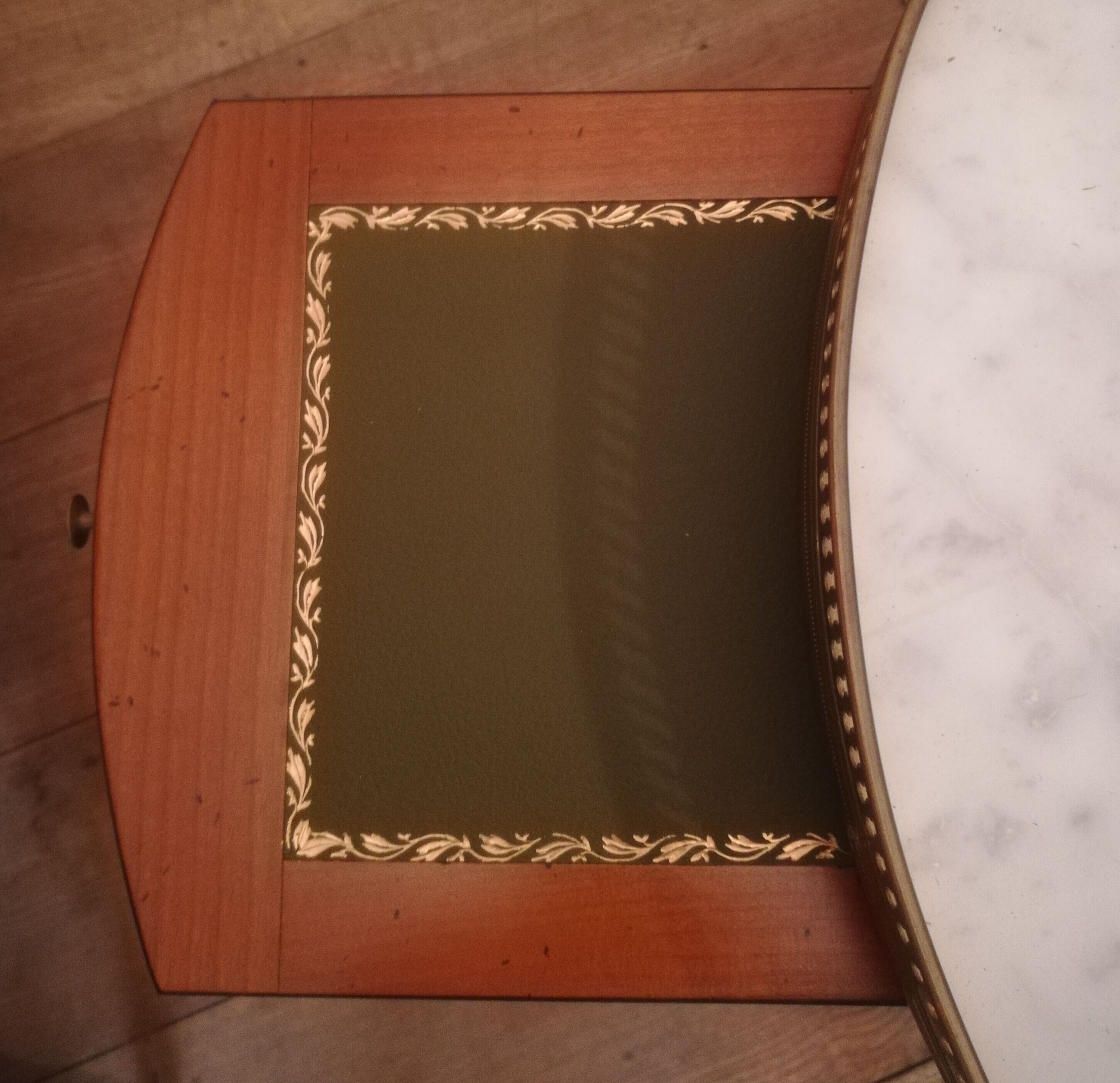 Oval hot water table in cherry and marble