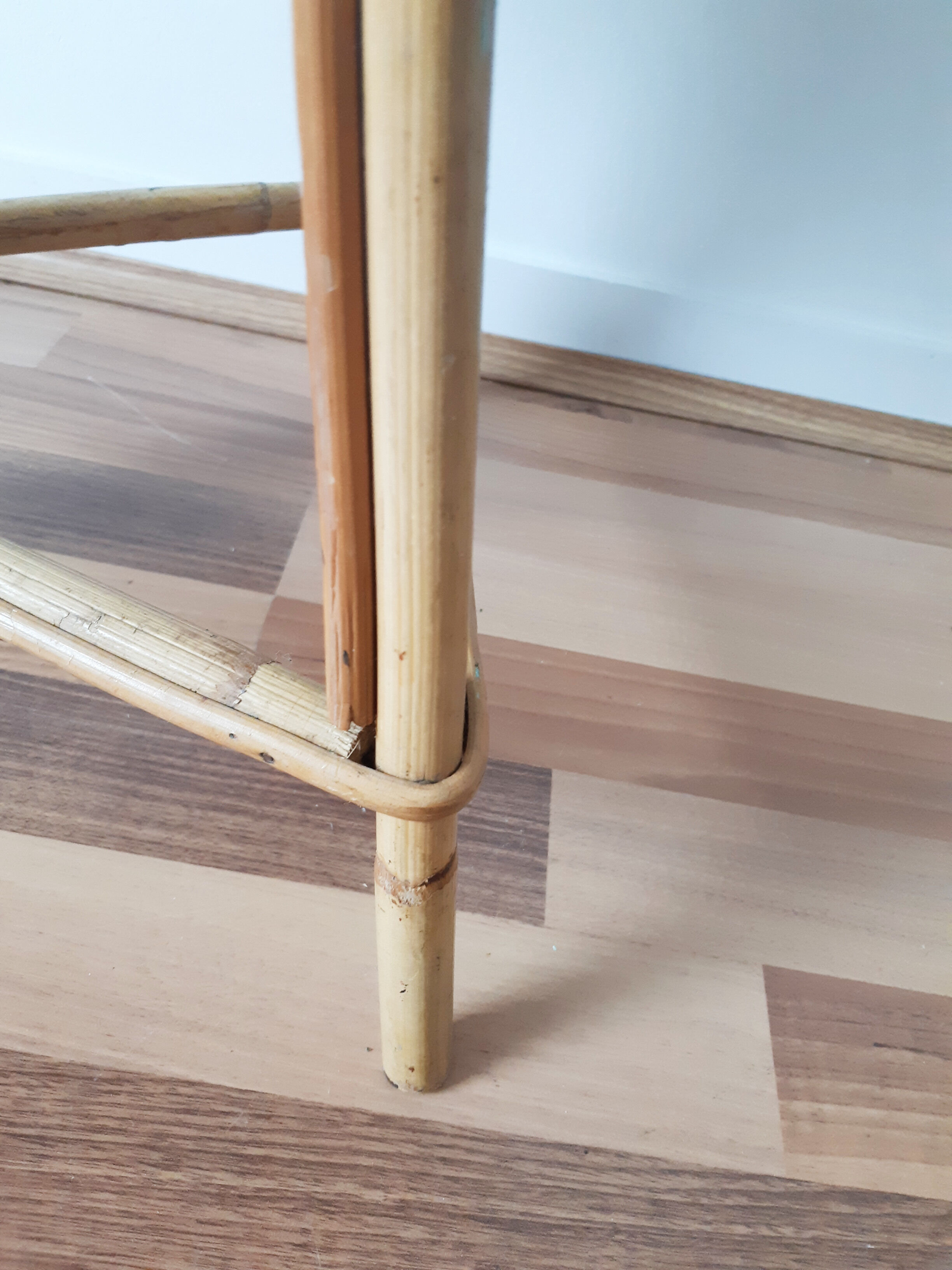 Table ronde vintage en rotin , tripode