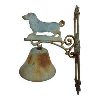 ancien cloche d'entrée ou de jardin en fonte - chien basset