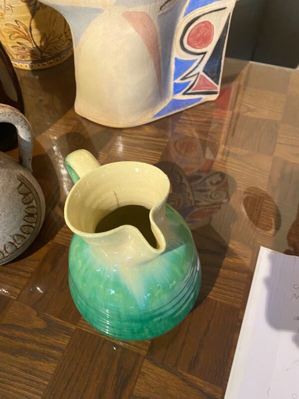 Pichet vert en céramique Accolay