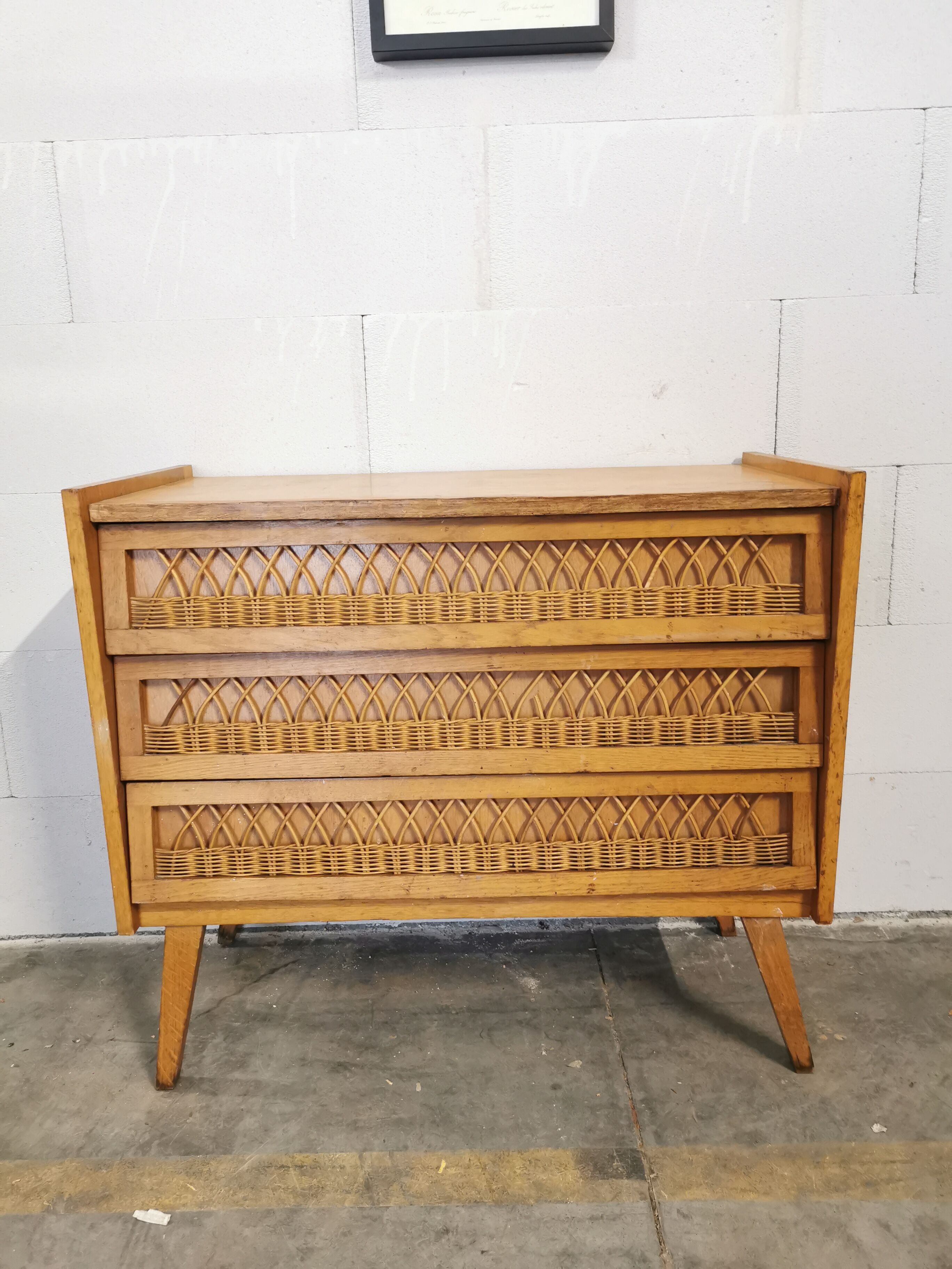 Commode vintage en bois et rotin