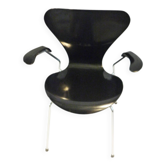 Chaise à accoudoirs Mod.  3207  Arne Jacobsen