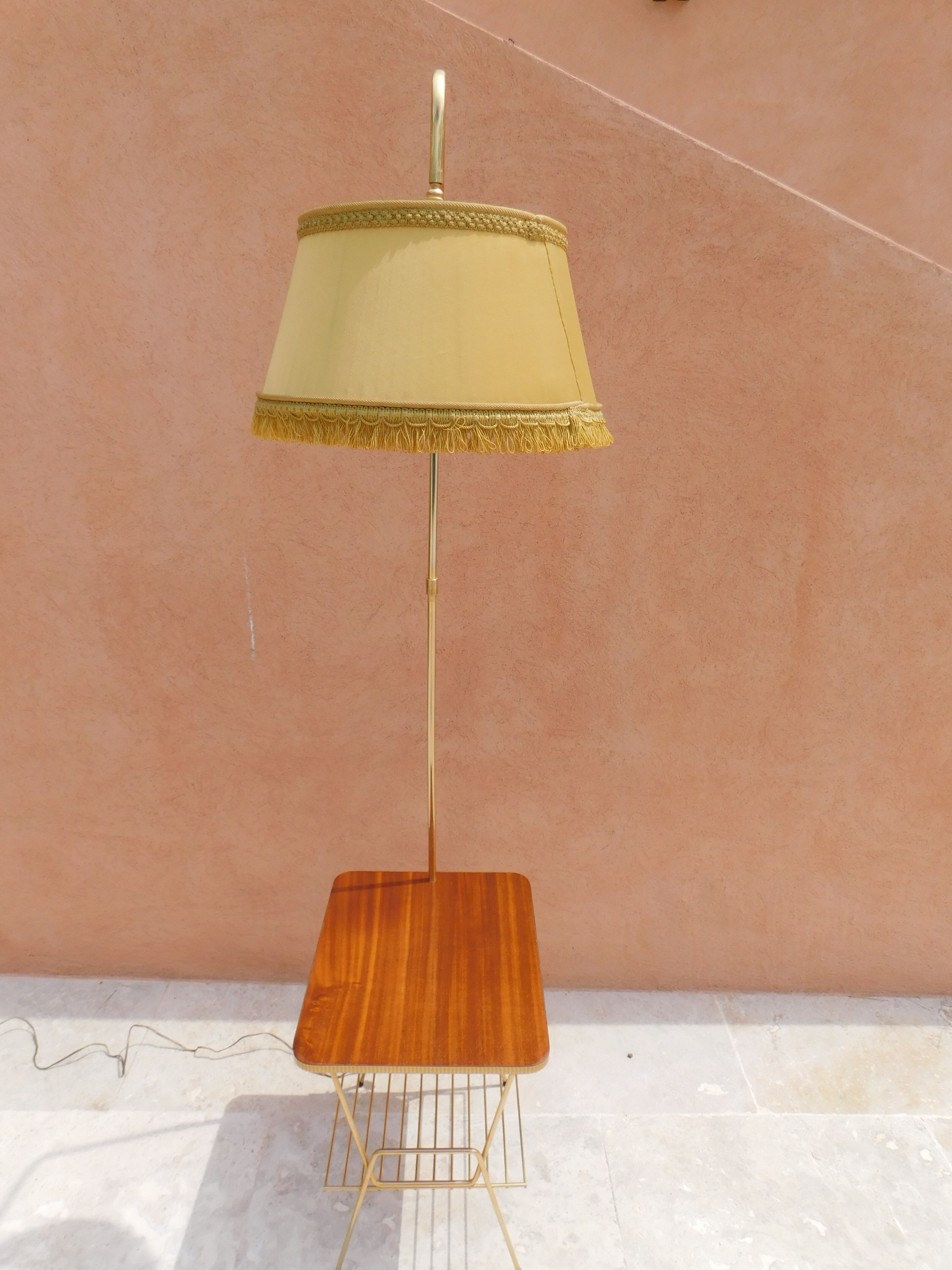 Vintage magazine door lamp