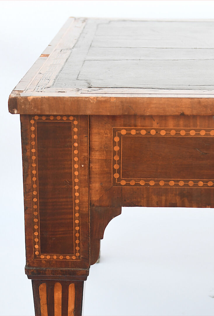 Office called "partner desk" opening with four drawers on its four faces