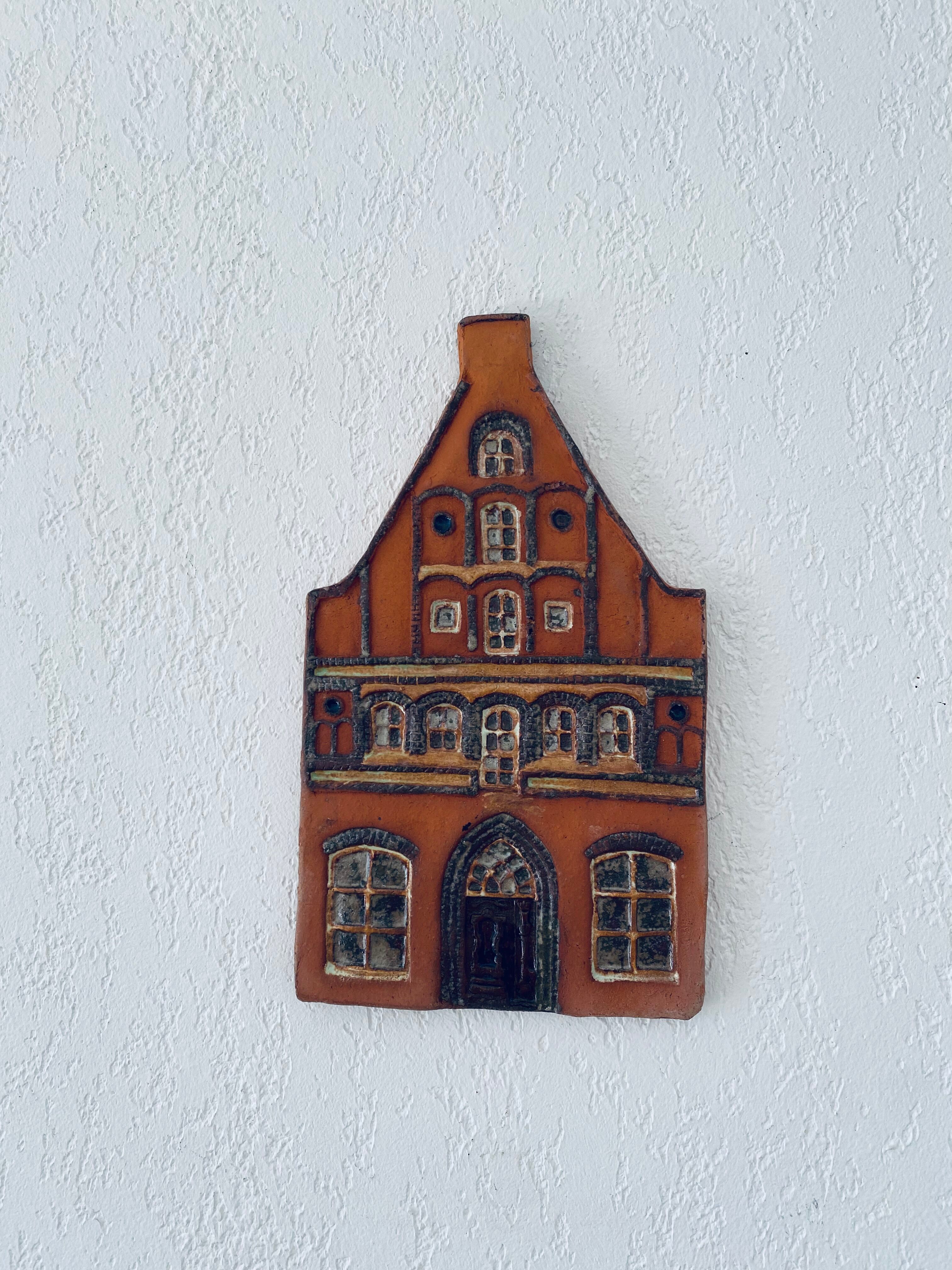 Decorative house wall pottery