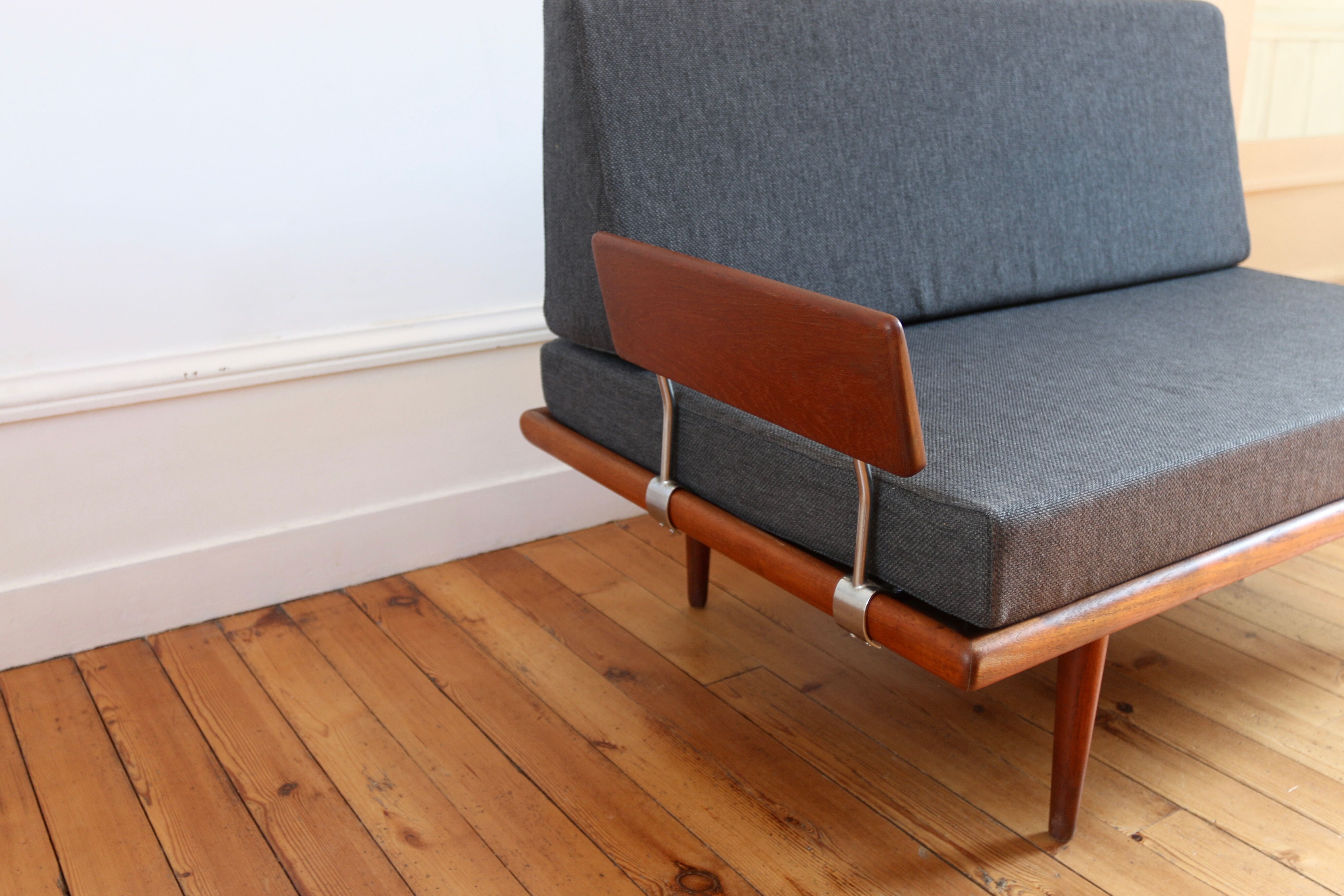 Minerva  Scandinavian day bed by Peter Hvidt et Orla Molgaard