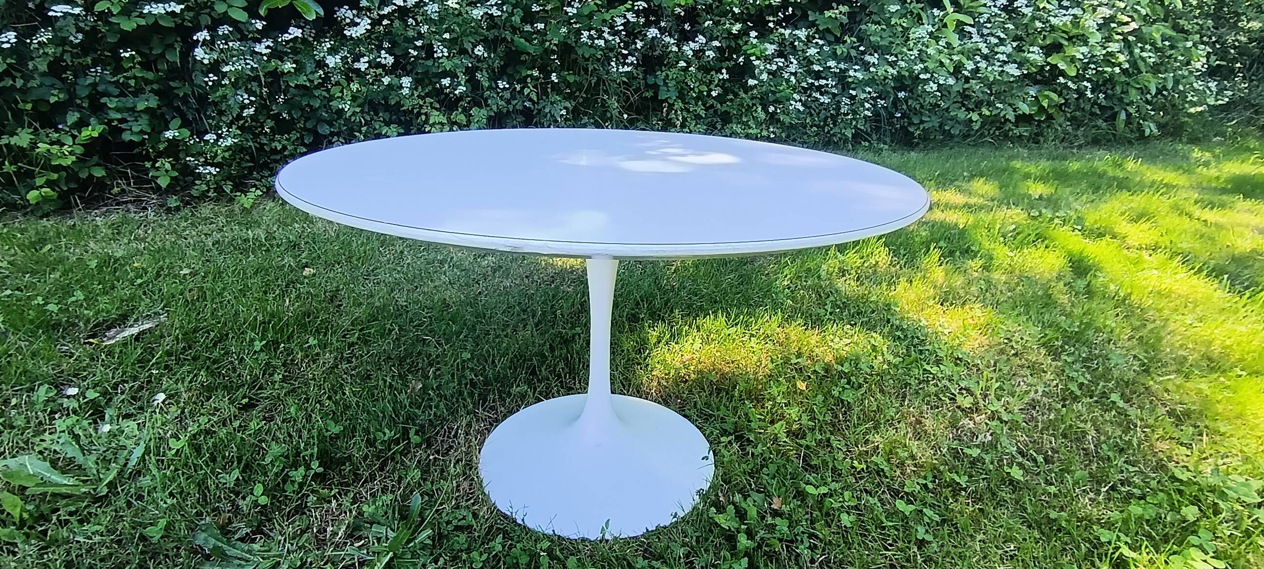 Authentic Eero Saarinen Tulip Coffee Table – White Laminate